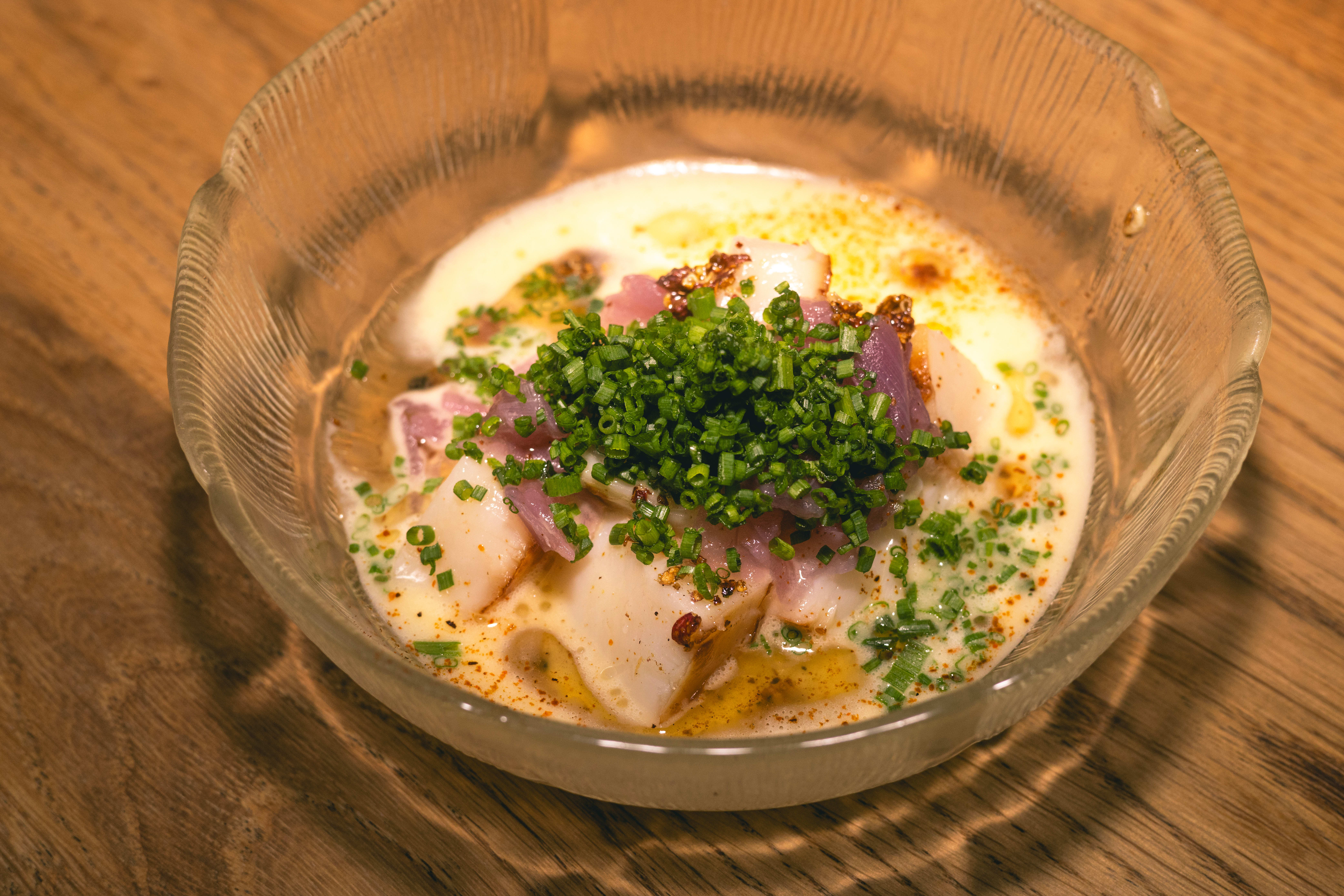 Kamskjell og fermentert kål.