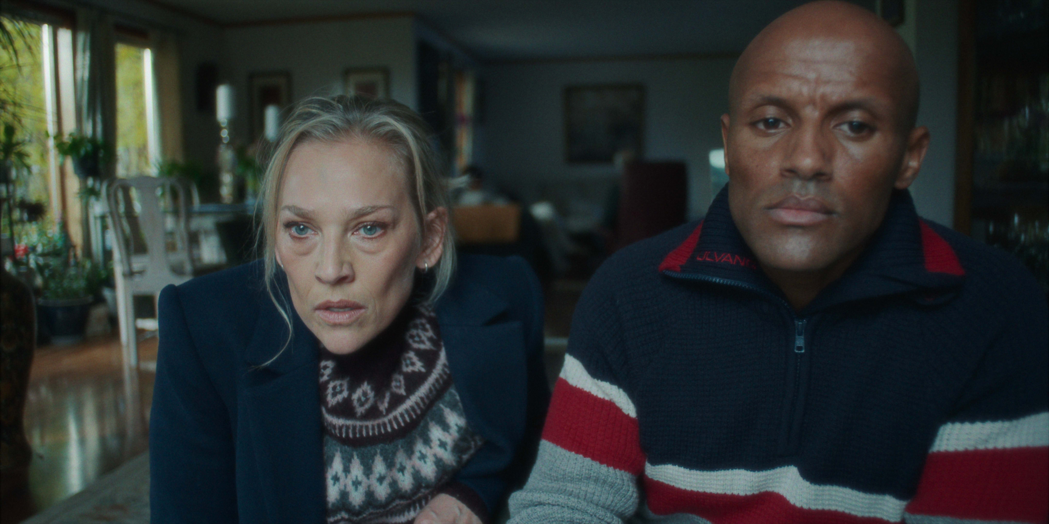 Yngvild Støen Grotmol og Kidane Gjølme Dalva spiller de to hovedetterforskerne. De blir slitnere og slitnere for hver episode. 