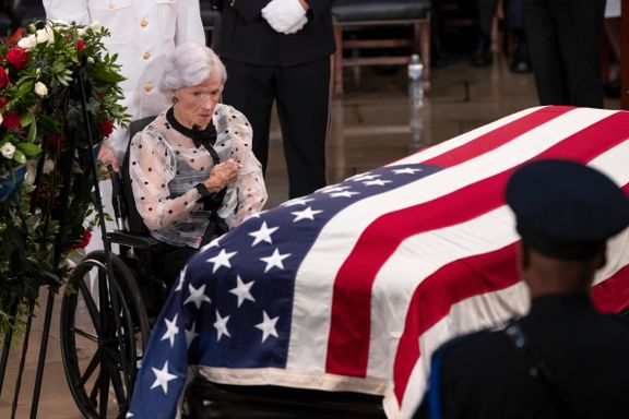 Tok farvel med sønnen for to år siden. Nå er John McCains mor død, 108 år gammel