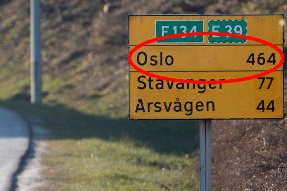 Ap-politikeren kjørte forbi skilt som viste avstanden til Oslo – men skrev likevel at den var 32 prosent lengre