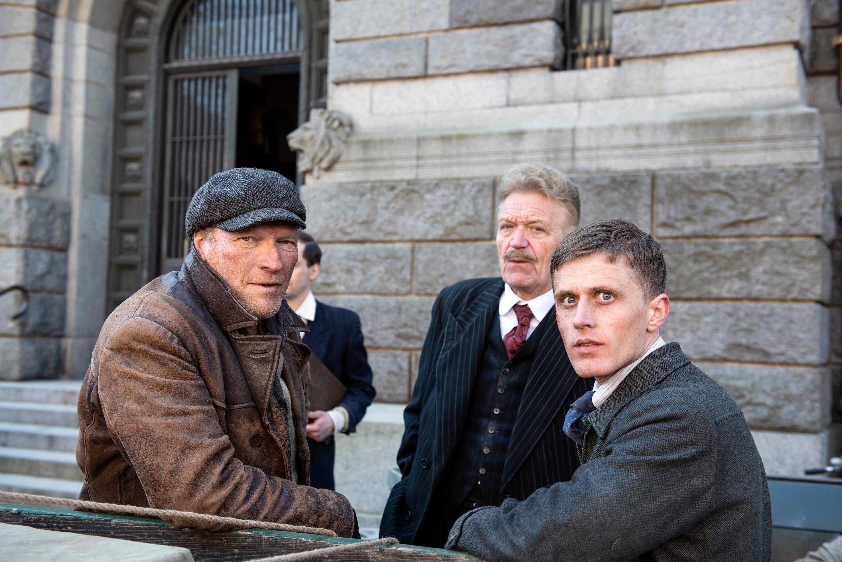 Norges sentralbanksjef Nicolai Rygg (Terje Strømdahl) med radarparet Odd Henry (Sven Nordin) og Ingvar (Axel Bøyum). 