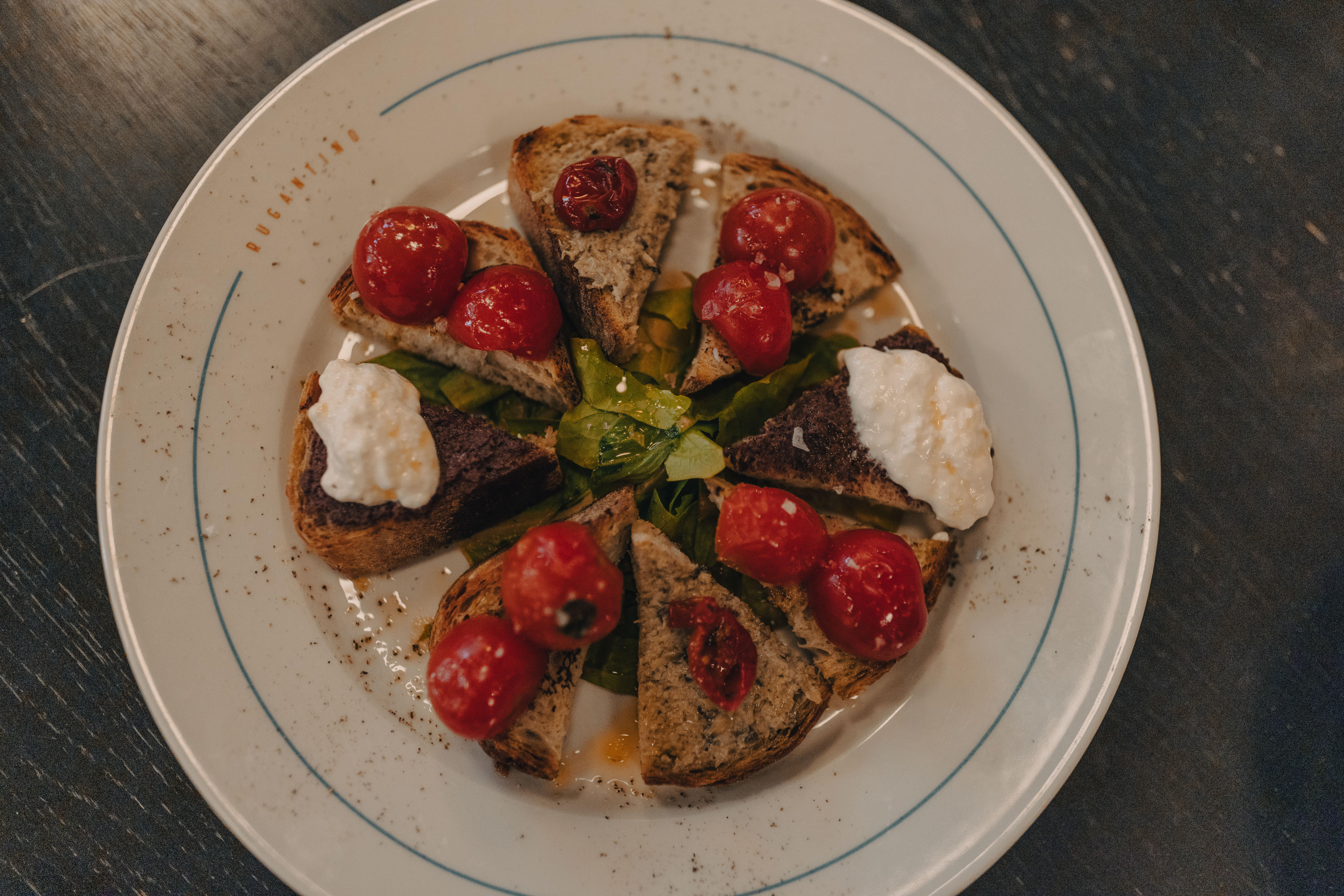 Bra bruschetta i tre varianter. 