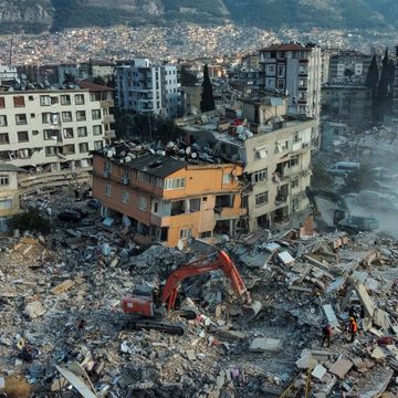 Tyrkia: Over 50.000 bygninger ødelagt eller skadet i jordskjelvkatastrofen