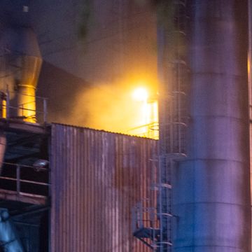 Brann utløst av regn på sementfabrikk i Brevik i Telemark