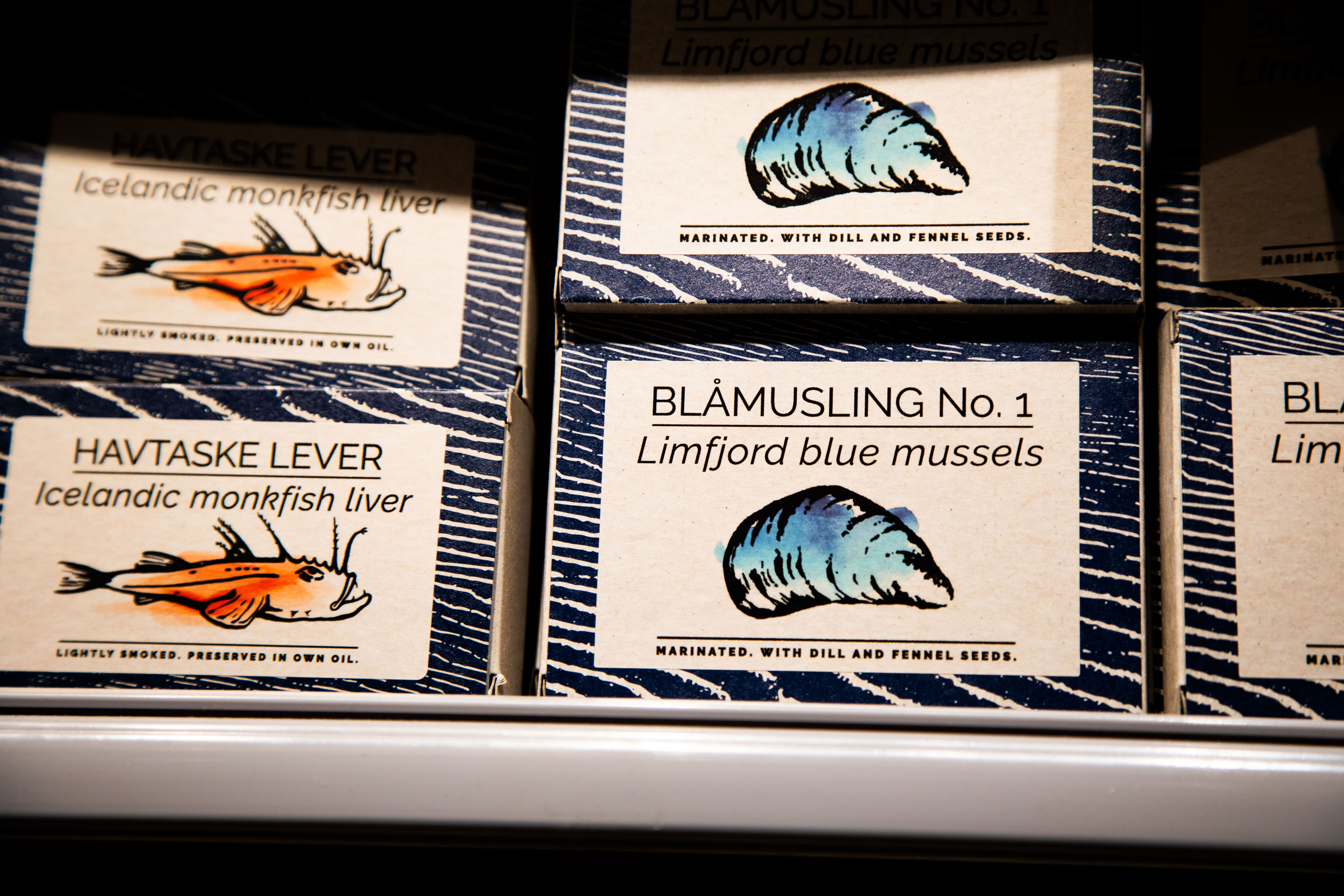 Mat på boks fra Gutta på Haugen.