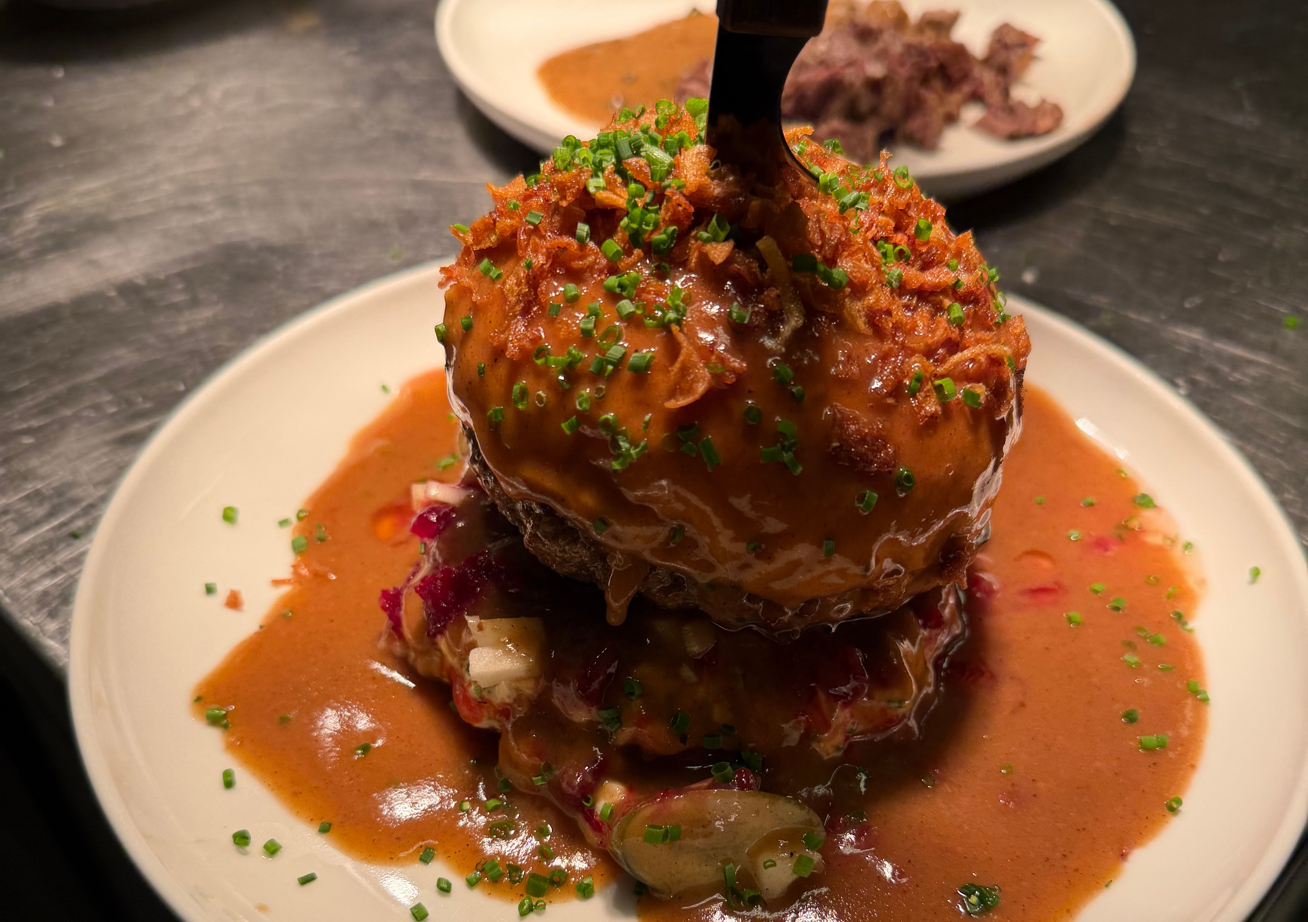 Denne danske bøfsandwichen serveres frem til 15. mars på Folkvang.