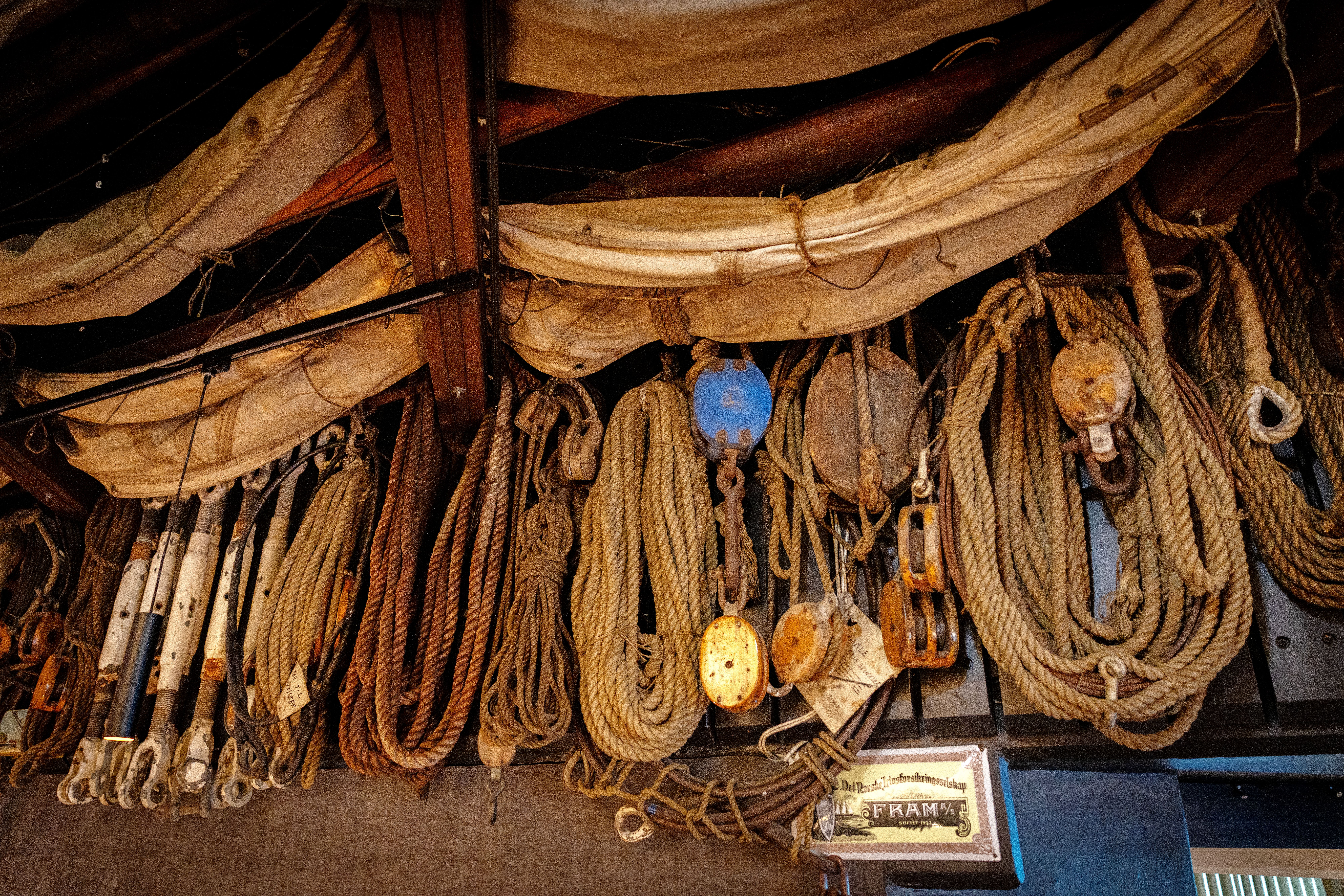 Mange flotte, maritime detaljer hos Louise.