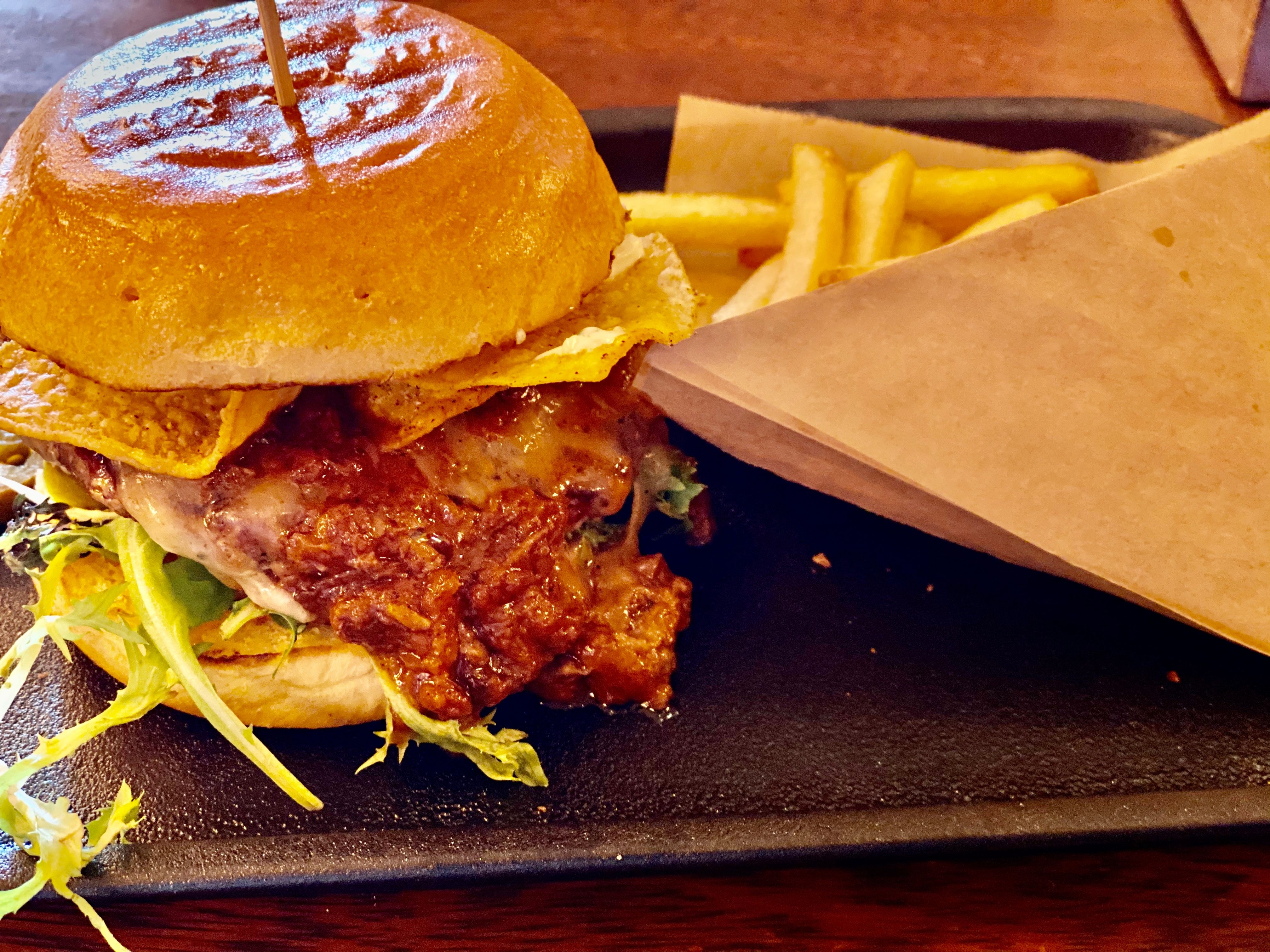 Trippel chiliburger burde vært sterkere, men potetene smaker meget godt. 