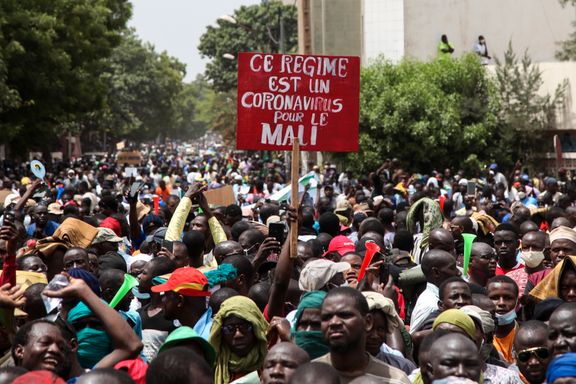 Landsby brent ned og 26 drept i Mali