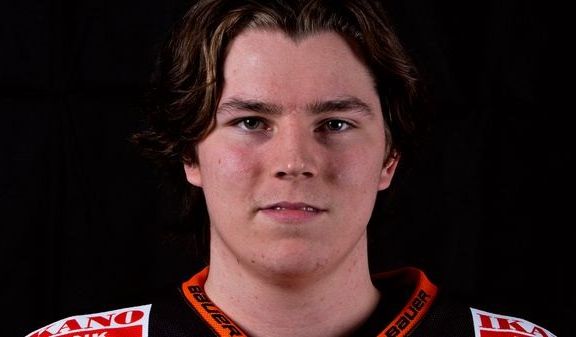 Hockeytalentet Mats (18) ble lam etter kollisjon. Nå takker han for støtten.