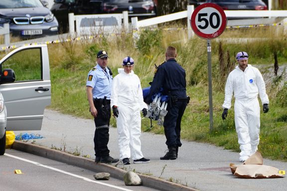 To politifolk avhørt som mistenkt etter at mann ble drept i Sarpsborg