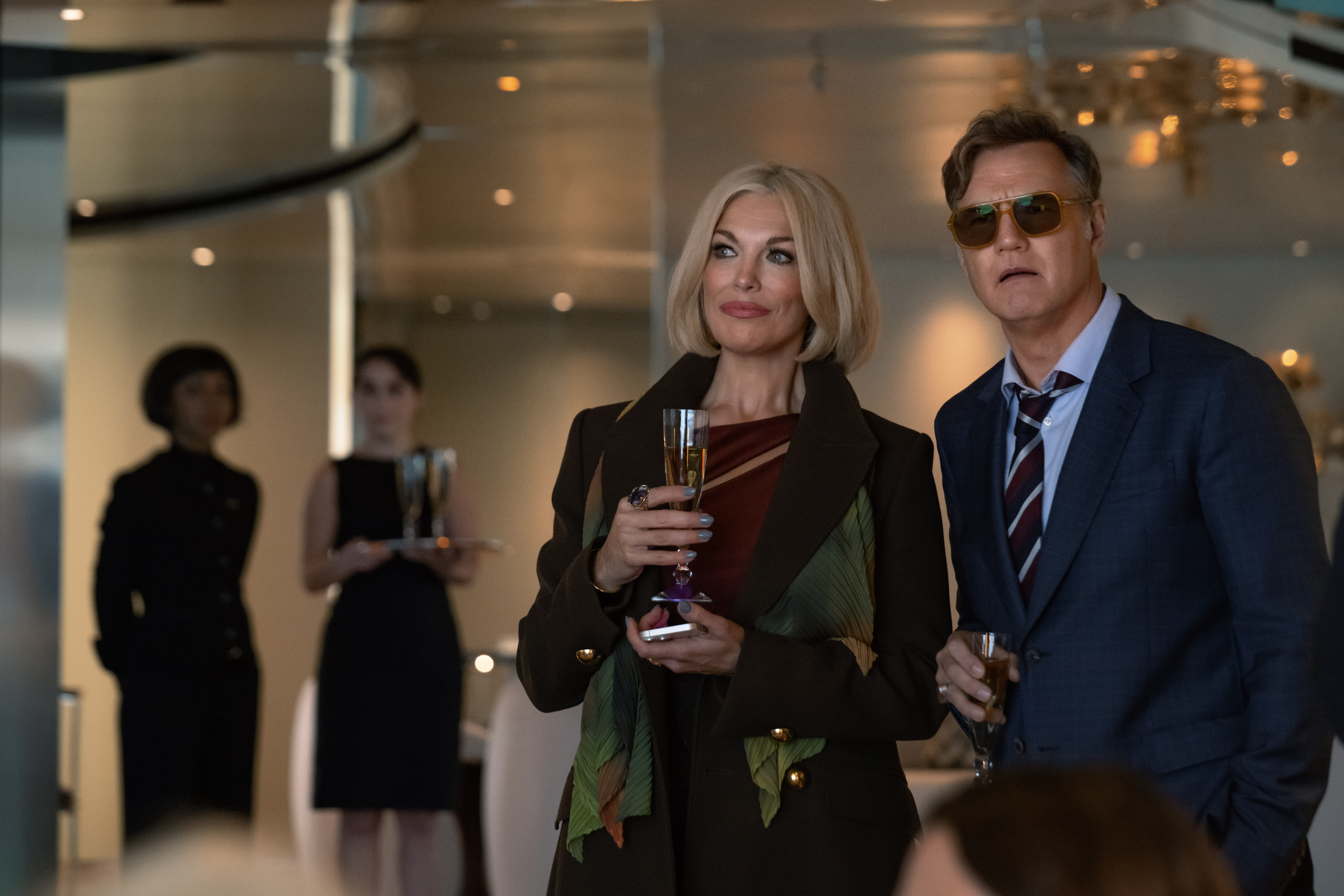 På tur med rikinger. Her med Hannah Waddingham og David Morrissey.