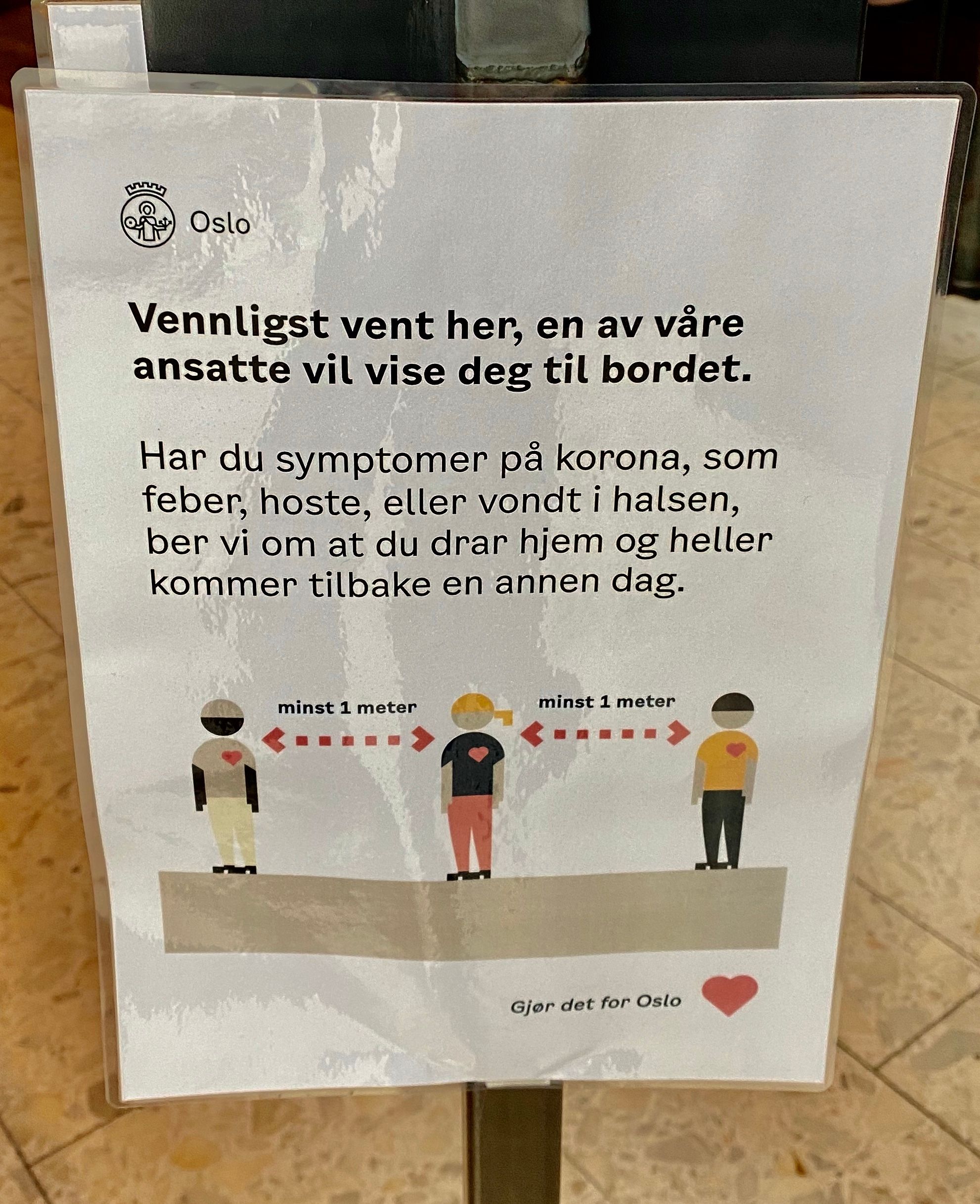 Denne står ved inngangen til Royal Gastropub. 