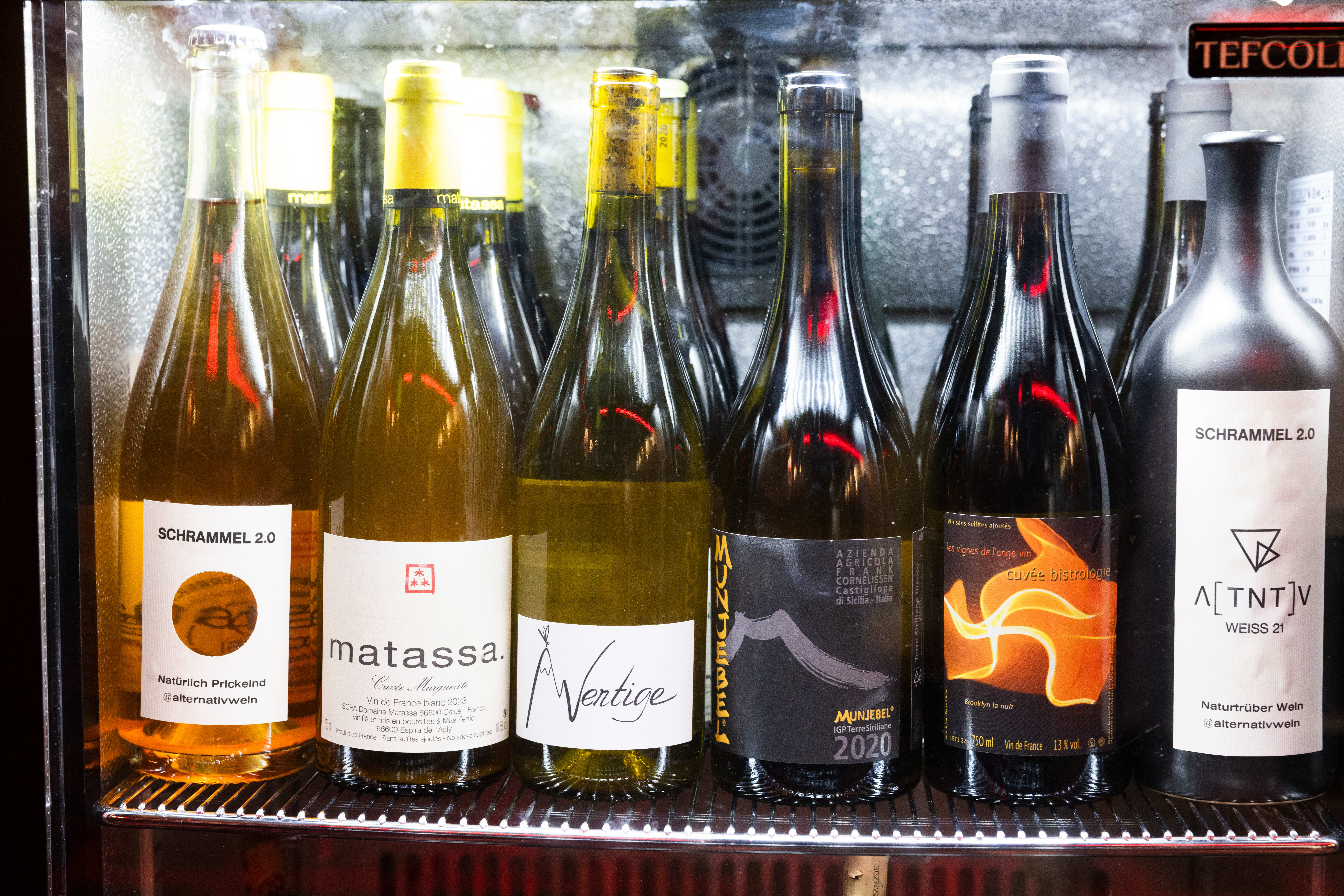 Naturvin er stilen. De bytter på hva de har på glass og har en lengre liste med flasker.