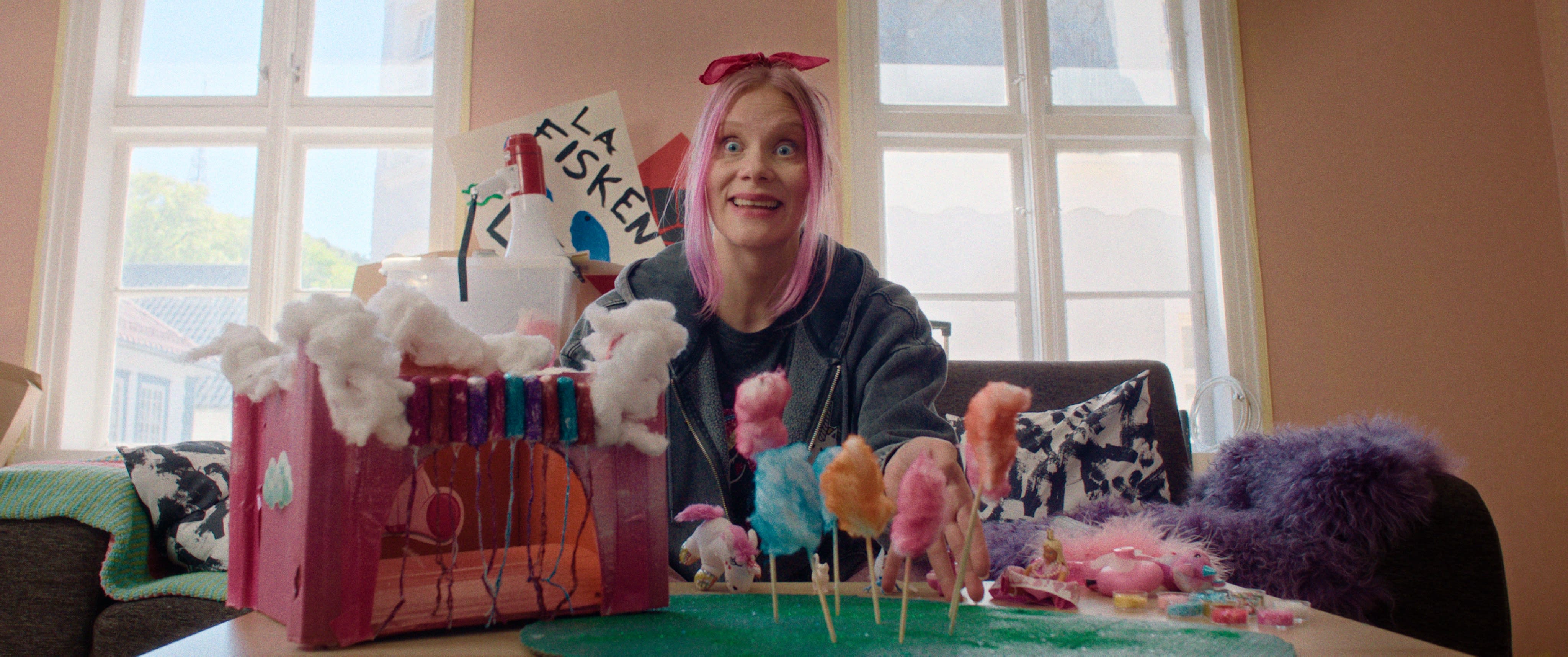 Caroline Johansen spiller «woke-heksa»