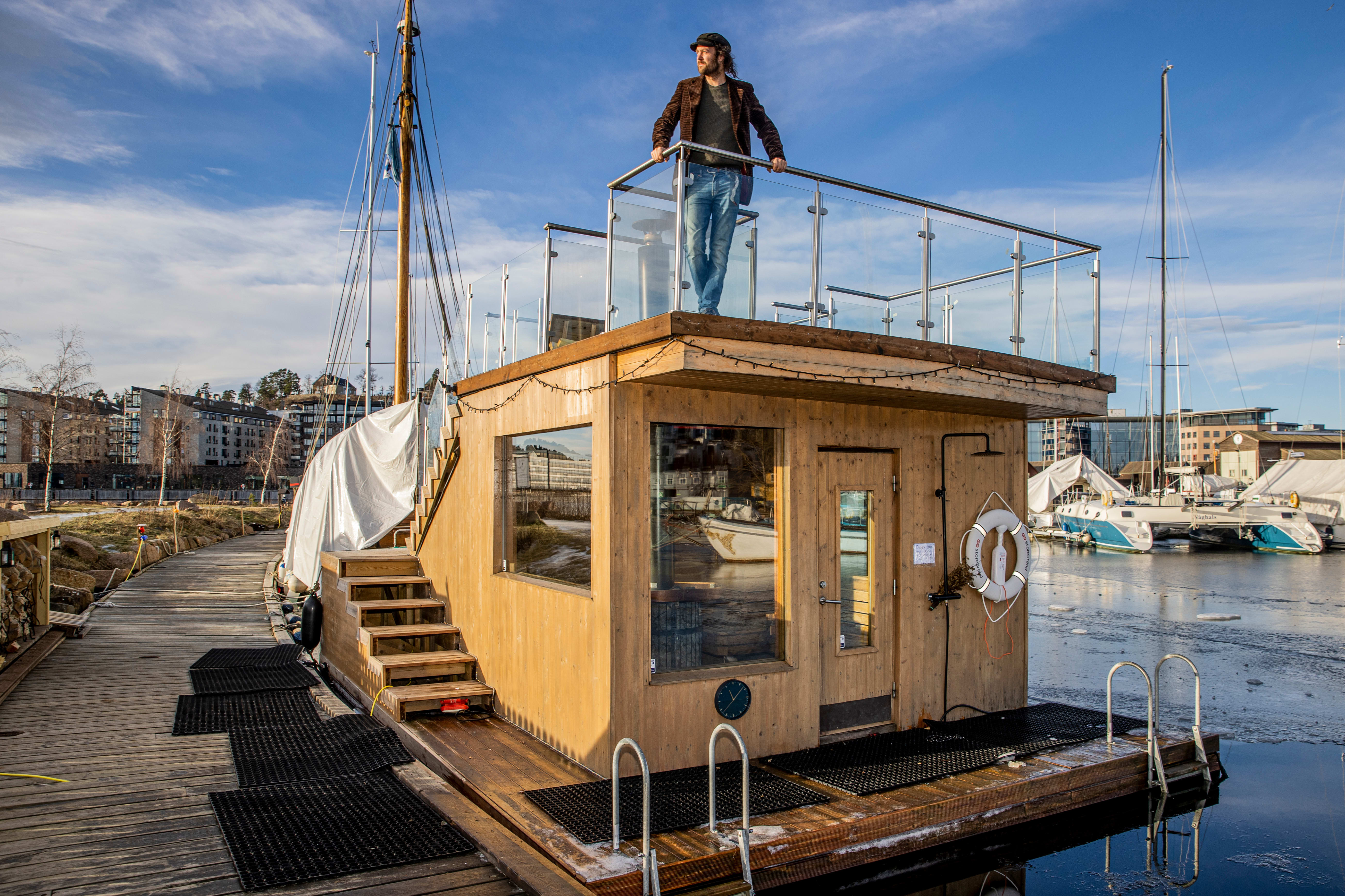 Eivind Westhagen eier badstuen på Sollerudstranda.