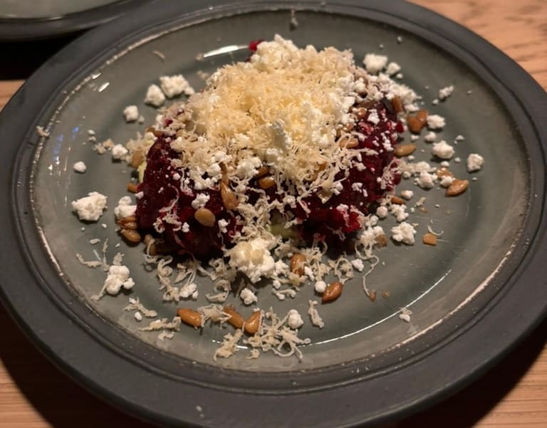 Beter med nyr og pepperrot. 