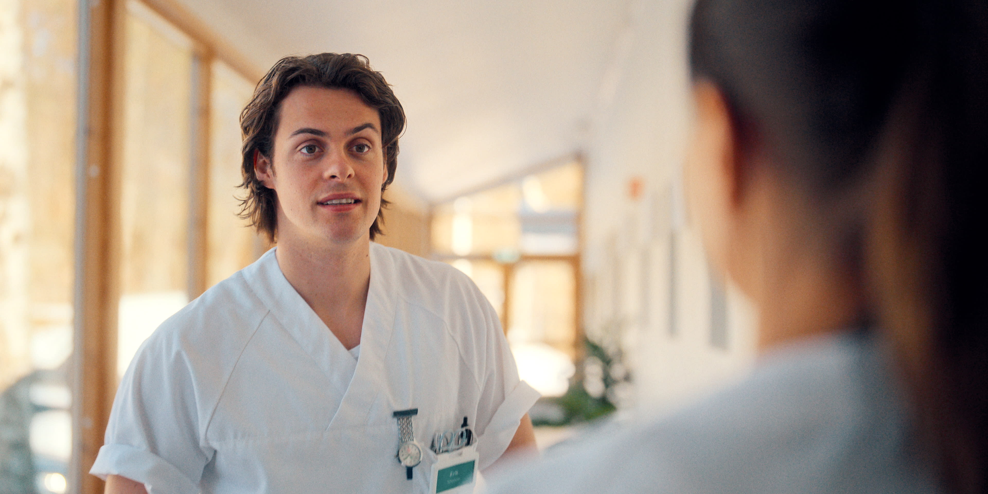  Herman Tømmeraas (Chris i «Skam») spiller ung, kåt sykepleier på Johannes jobb.