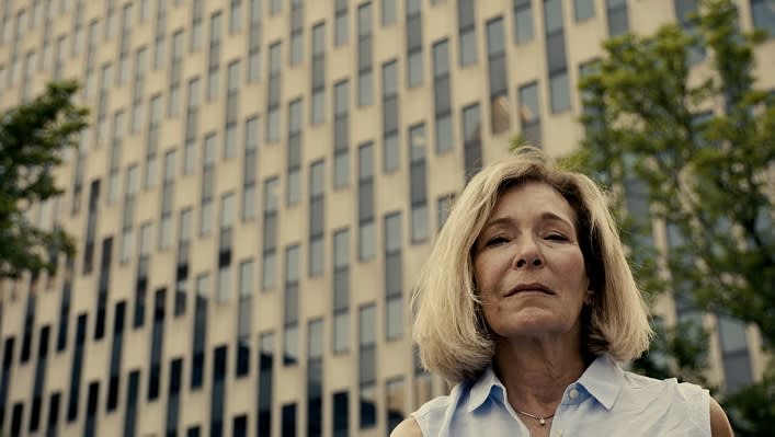 Barbara Glennon var Arne Treholts nabo i New York rundt 1980. Hun var også undercoveragent for FBI.