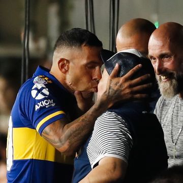 Tevez klinte til med Maradona og tok så seriegullet i Argentina