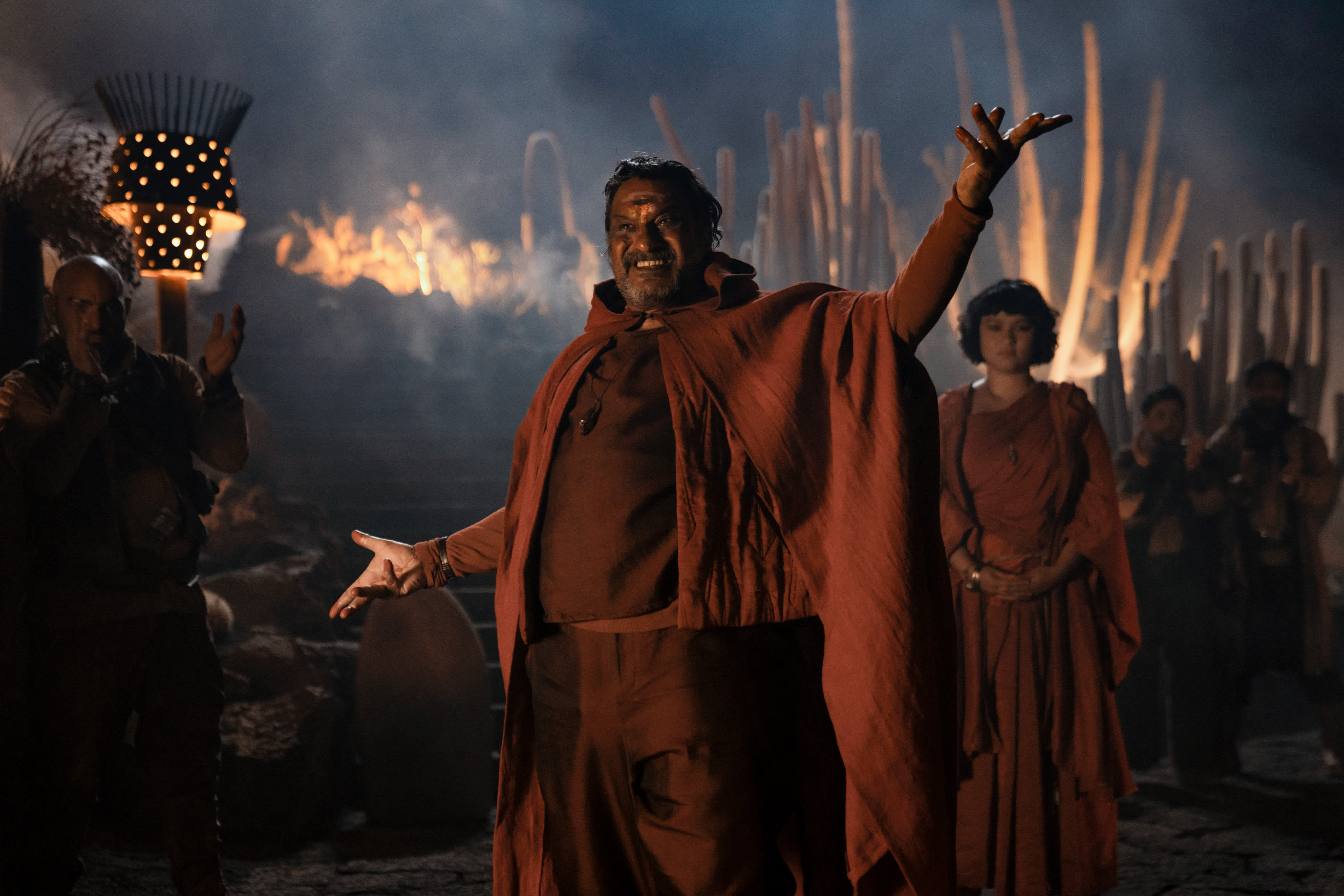 Er det magi, eller er det teknologi? Kulvinder Ghir og Isabella Laughland sprer Hari Sheldons budskap.