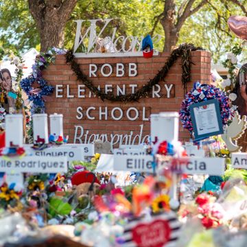 Kort tid etter den blodigste skolemassakren i Texas begynte alle å snakke om skoledører