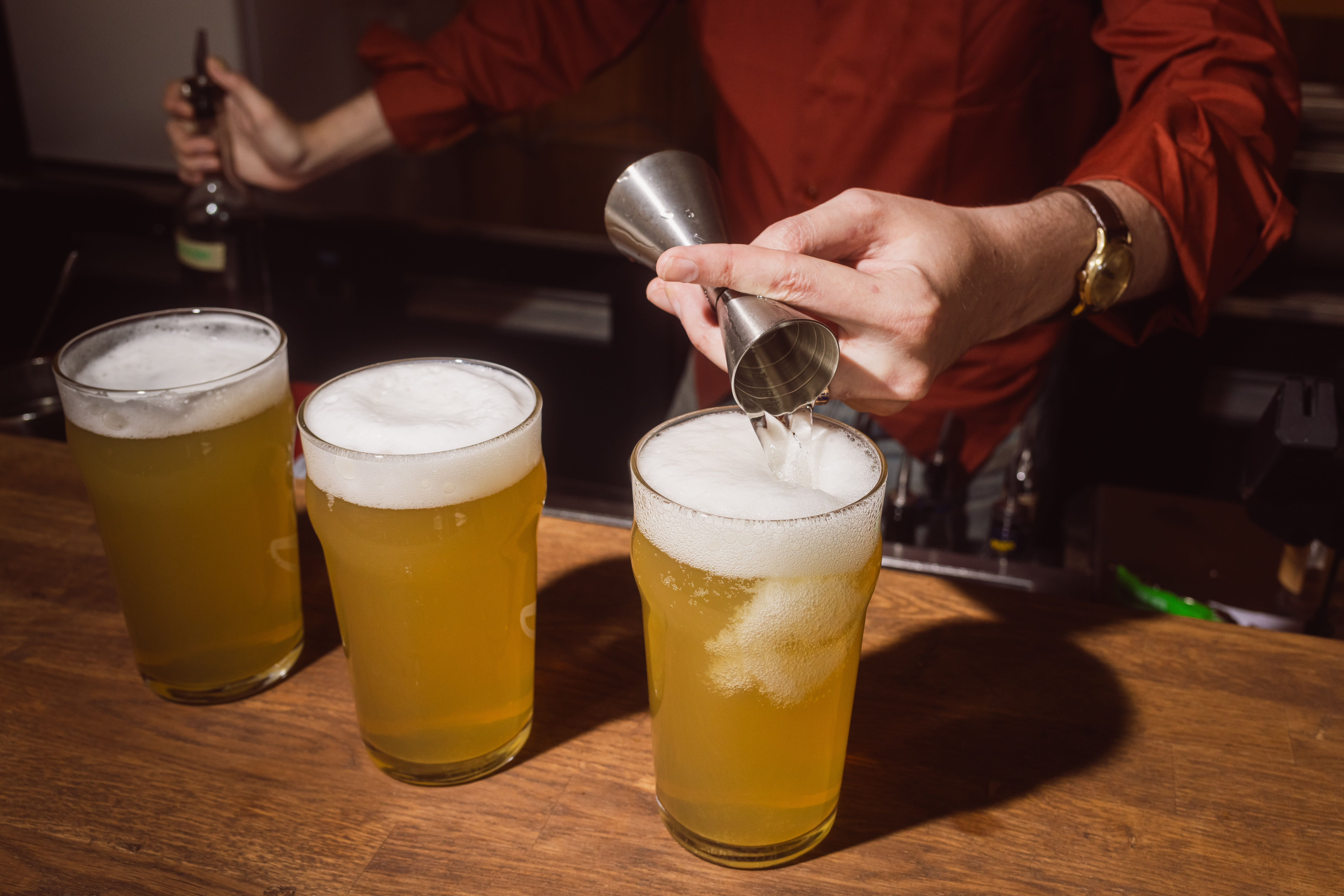 Derfor putter de brus i ølen