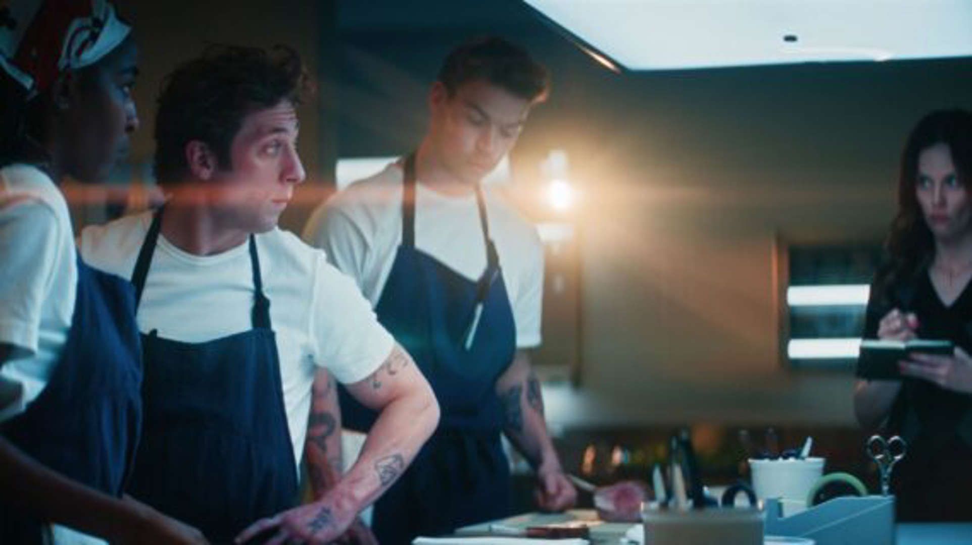 Jeremy Allen Whites stjernekokk Carmy skal selge seg ut av restauranten sin, men ikke før han og teamet må fore gjestene én siste kveld.