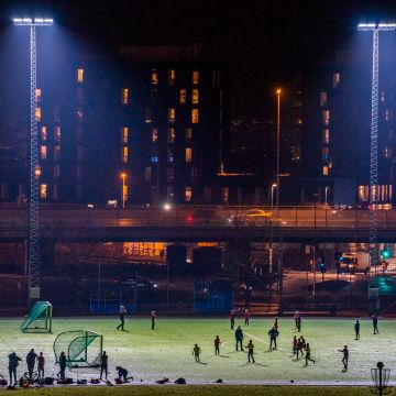 Oslo varsler harde strømtiltak: Kan bli mørke idrettsbaner og nødvendig med ullgenser i klasserommene