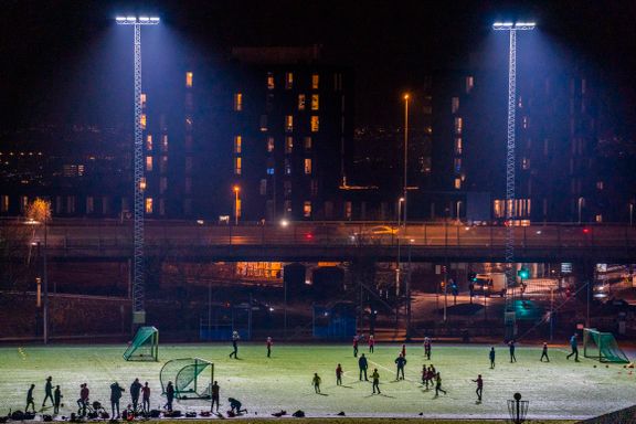 Oslo varsler harde strømtiltak: Kan bli mørke idrettsbaner og nødvendig med ullgenser i klasserommene