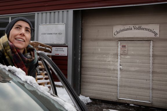 Stor vedmangel i et vinterkaldt Oslo: Folk på vedjakt har måttet dra tomhendt hjem. 