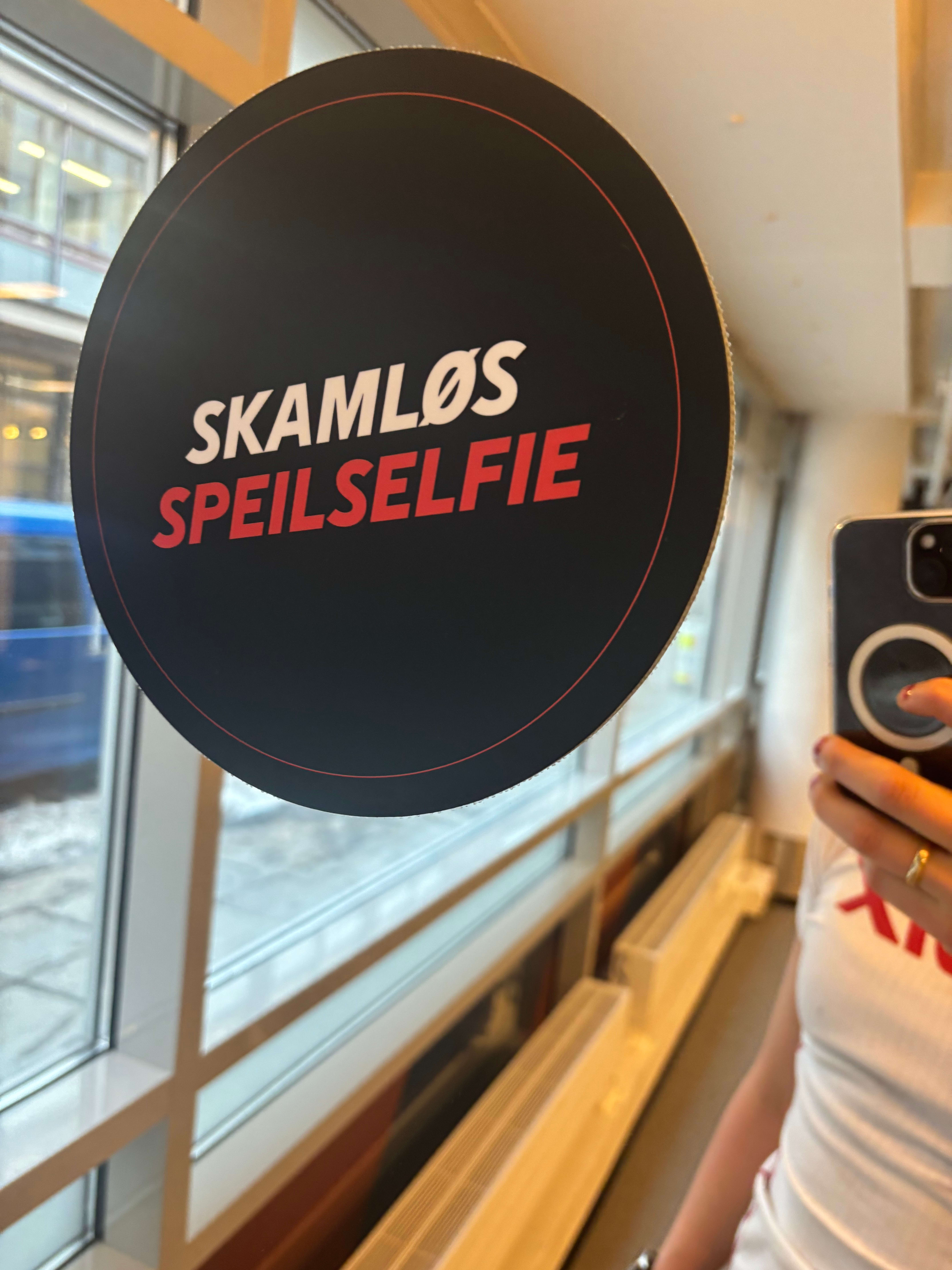 Rumpe-tights og sports-BH. «Pump check» og baris. Noe har skjedd på treningssenteret.