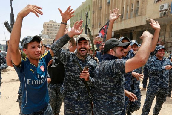 Irakske tropper skyter i luften og danser i Mosuls gater. IS snart nedkjempet, ifølge iraksk TV. 