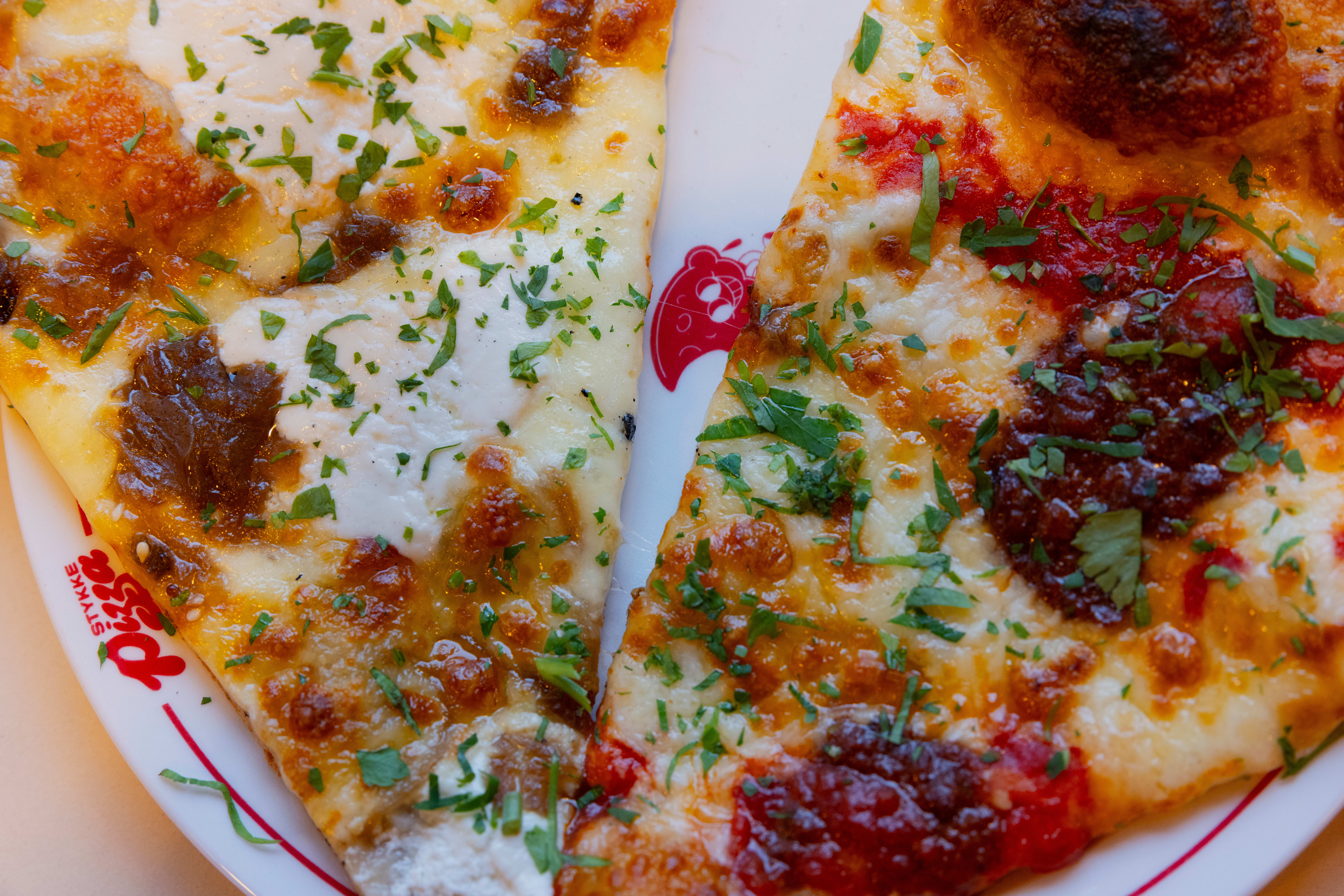 White (t.v.) og Bolognice.