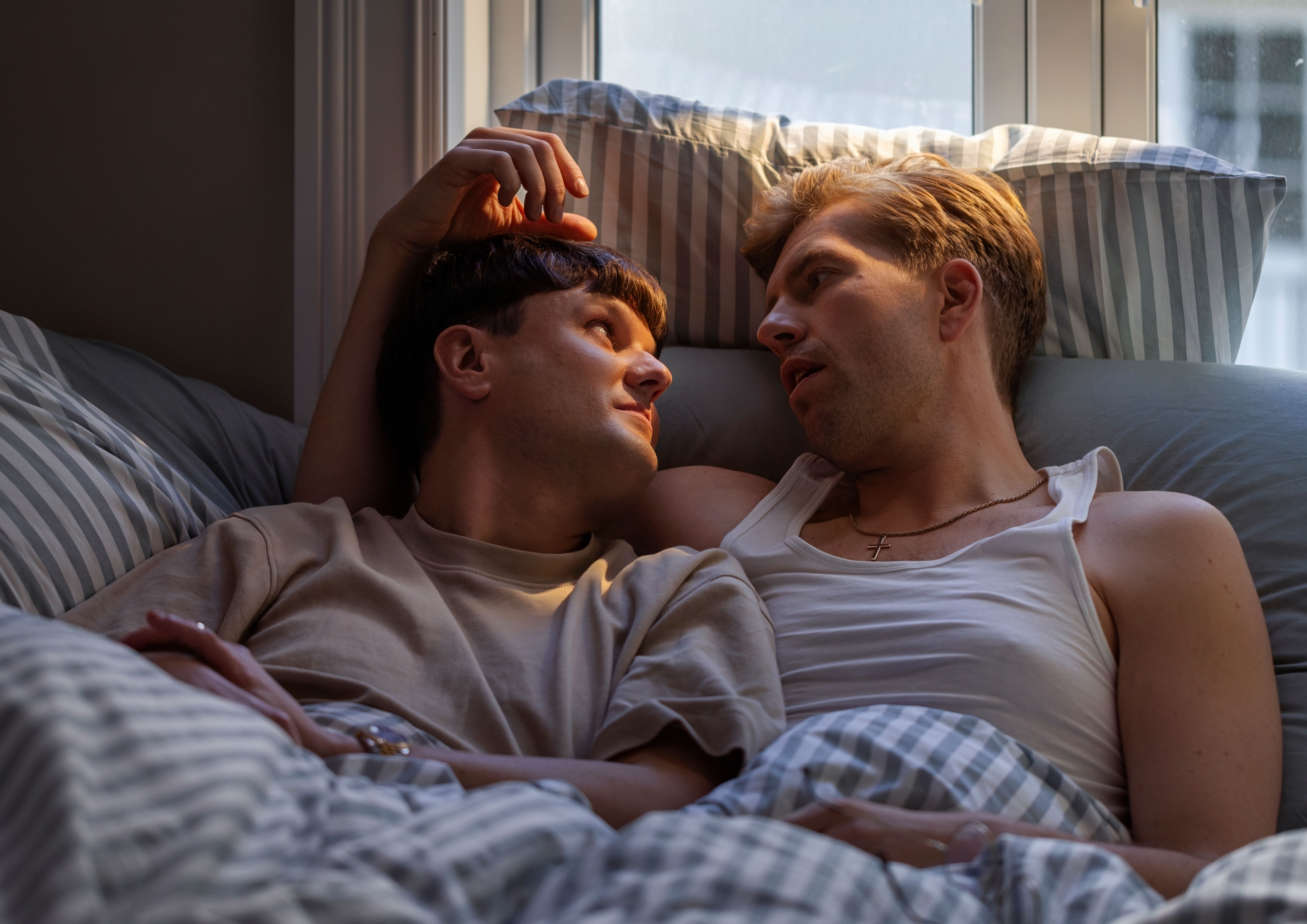 Kevin Vågenes tidligere Stian (37) som tilsynelatende har møtt sin drømmemann, Adam (Jakob Schøyen Andersen).