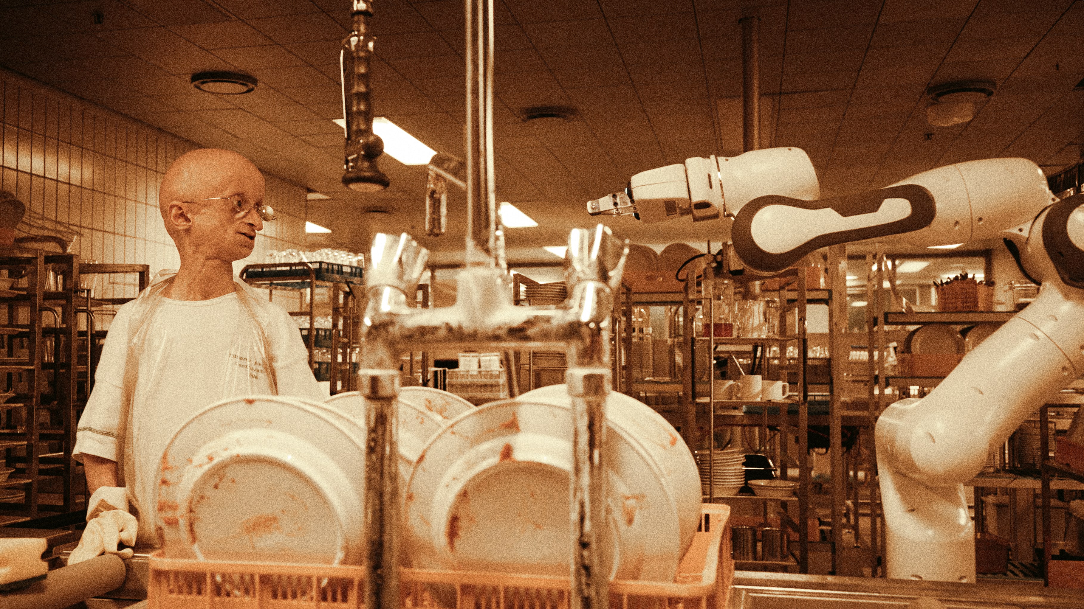 I oppvasken står Lillemand, som spilles av Jesper Sørensen. Han lider av Hutchinson-Gilfords progeria syndrom. Hjelperen er BOB 2.0. I de to første sesongene ble radarparet spilt av to skuespillere med Downs syndrom. En av dem, Morten Rotne Leffers, døde i 1998.