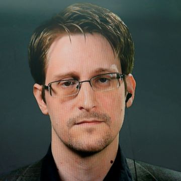 Putin gir Edward Snowden russisk statsborgerskap