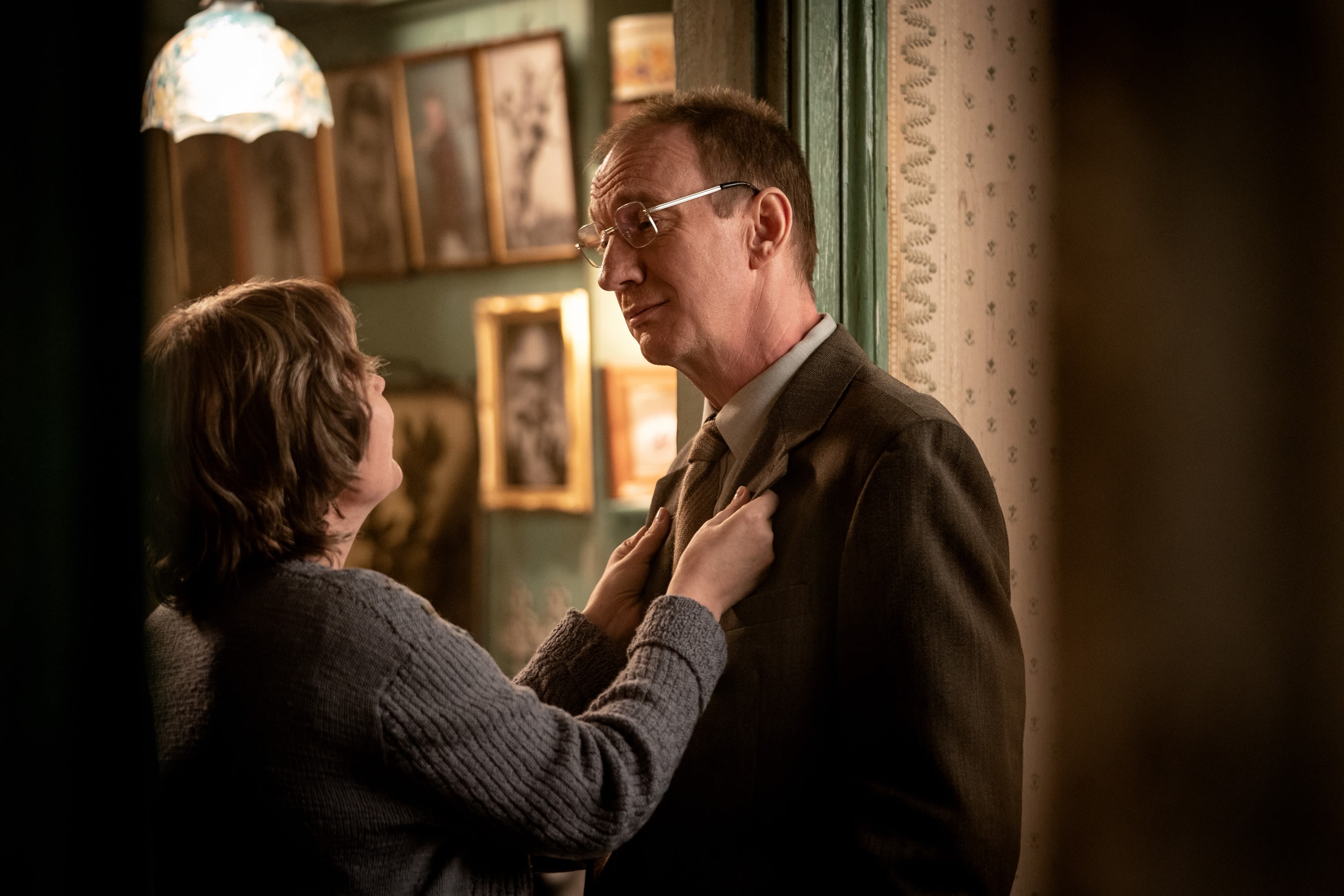 Olivia Colman og David Thewlis er fabelaktige.