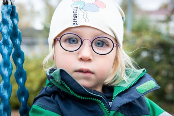 Alvilde (3) har fått mer enn 50.000 i brille-støtte. Regjeringens forslag kan koste familien dyrt.