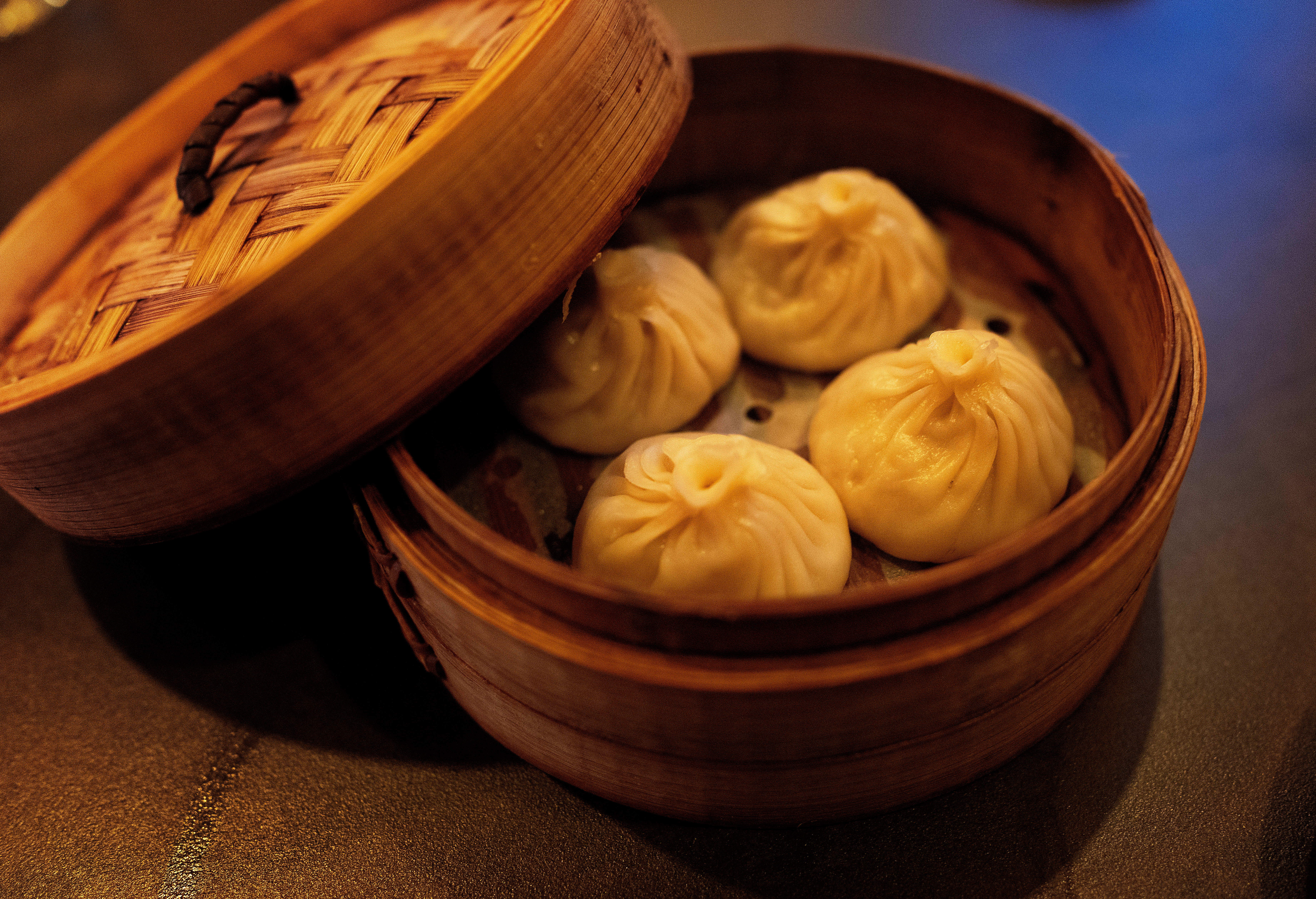 Gode suppedumplings fylt med svinekjøtt.