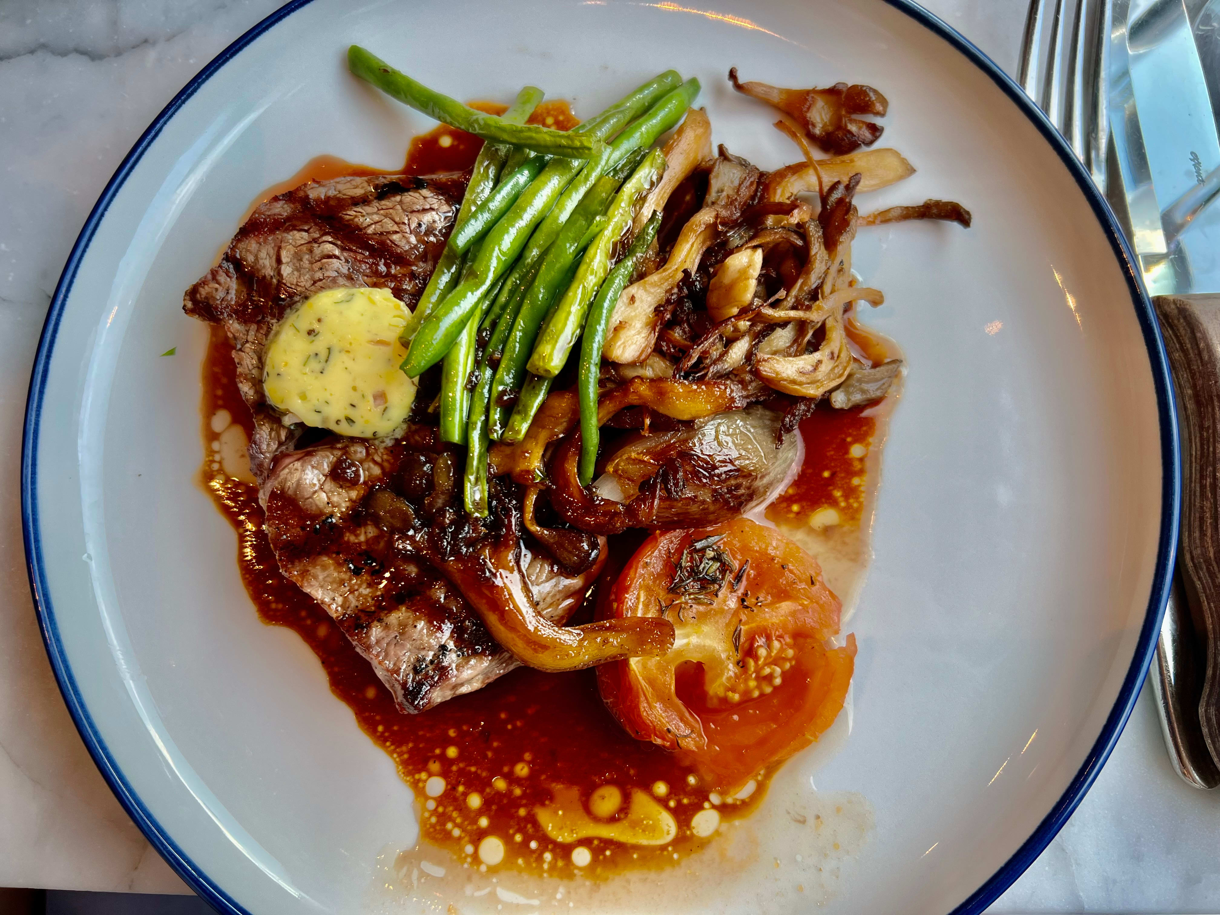 God entrecôte med bordelaisesaus. 