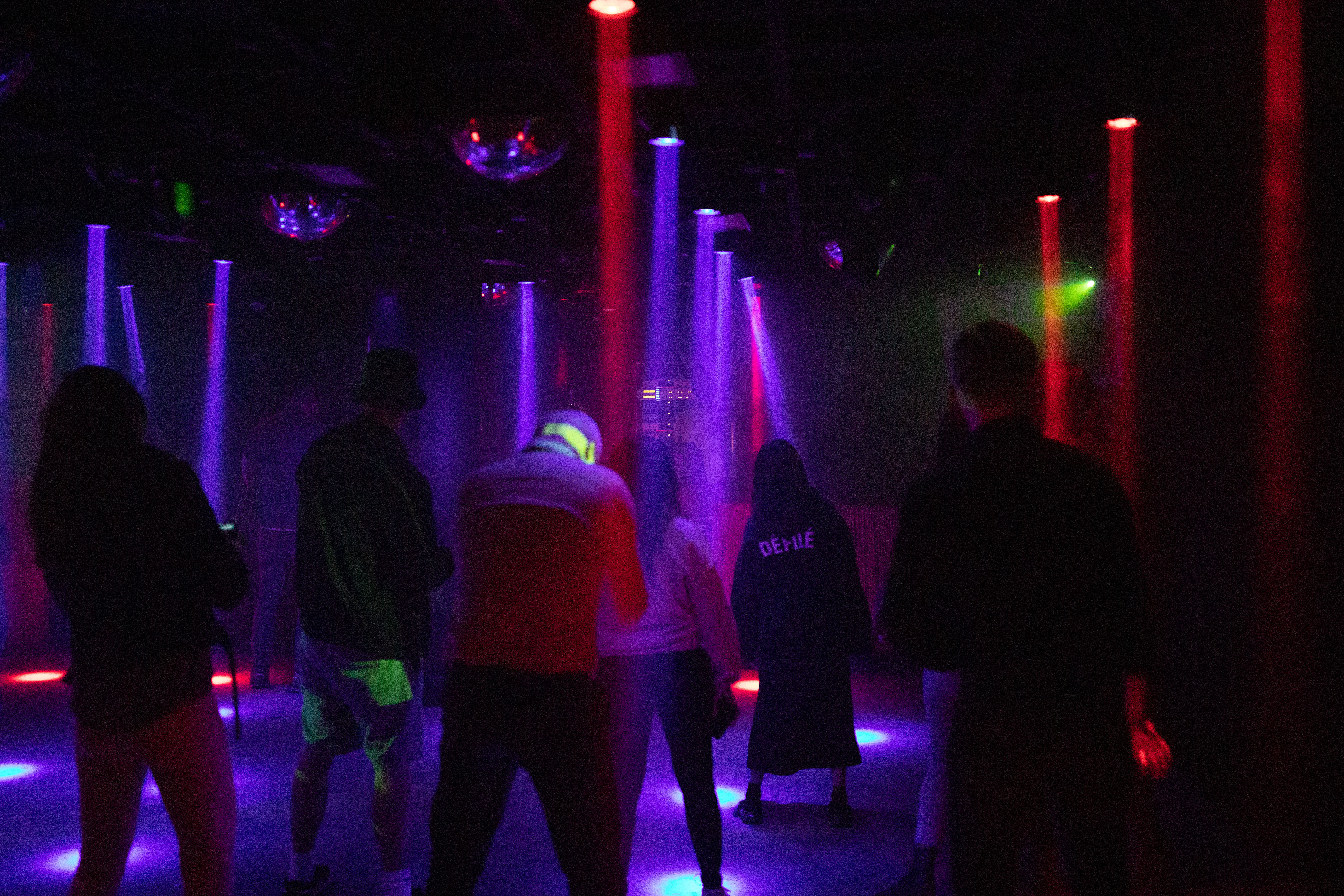 På lørdager er det hakket tettere på dansegulvet i kjelleren. 