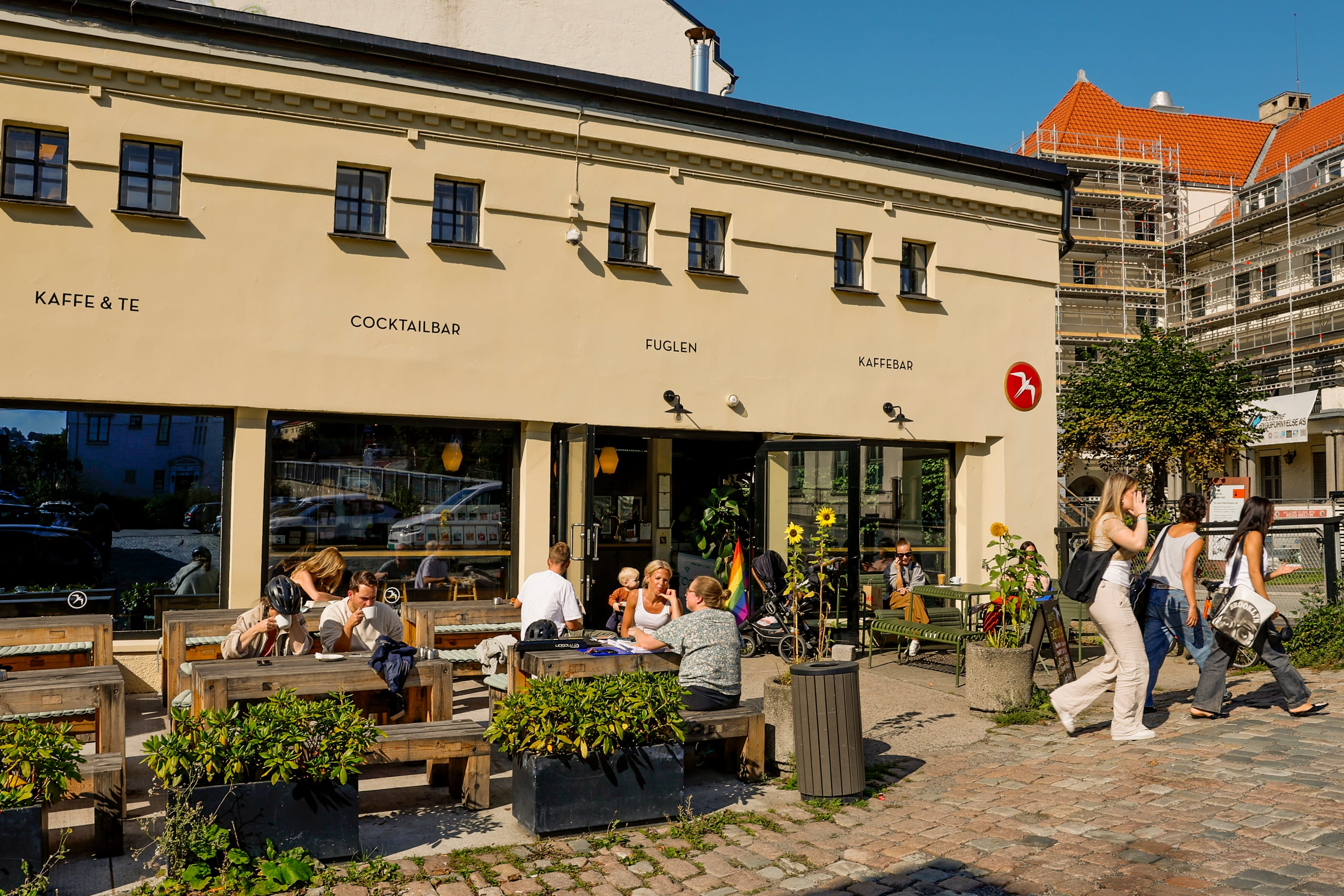 Fuglen åpnet sin første kaffebar i 1963 og åpnet i 2012 sin første kaffebar i Tokyo.