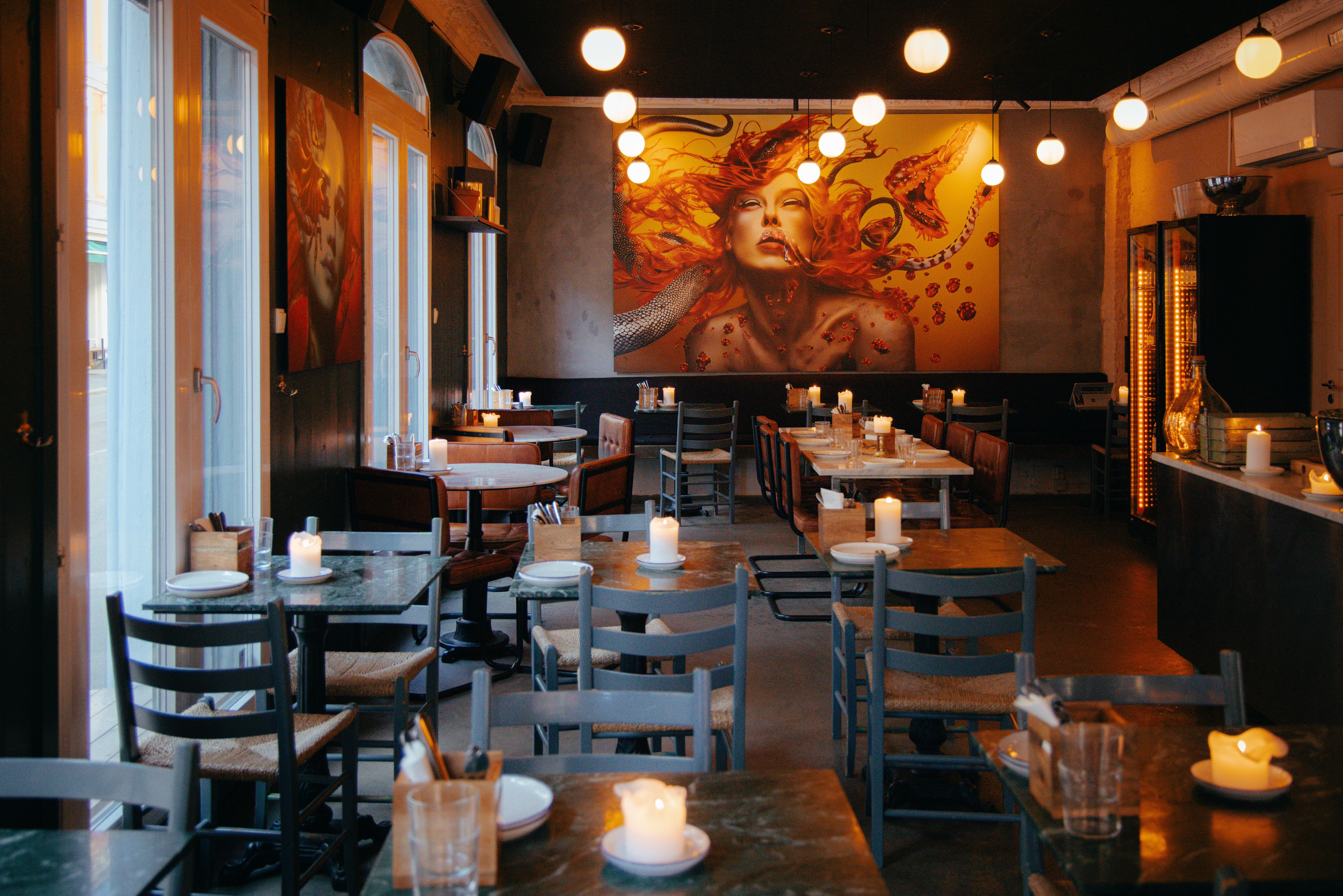 Intimt og hyggelig lokale. 