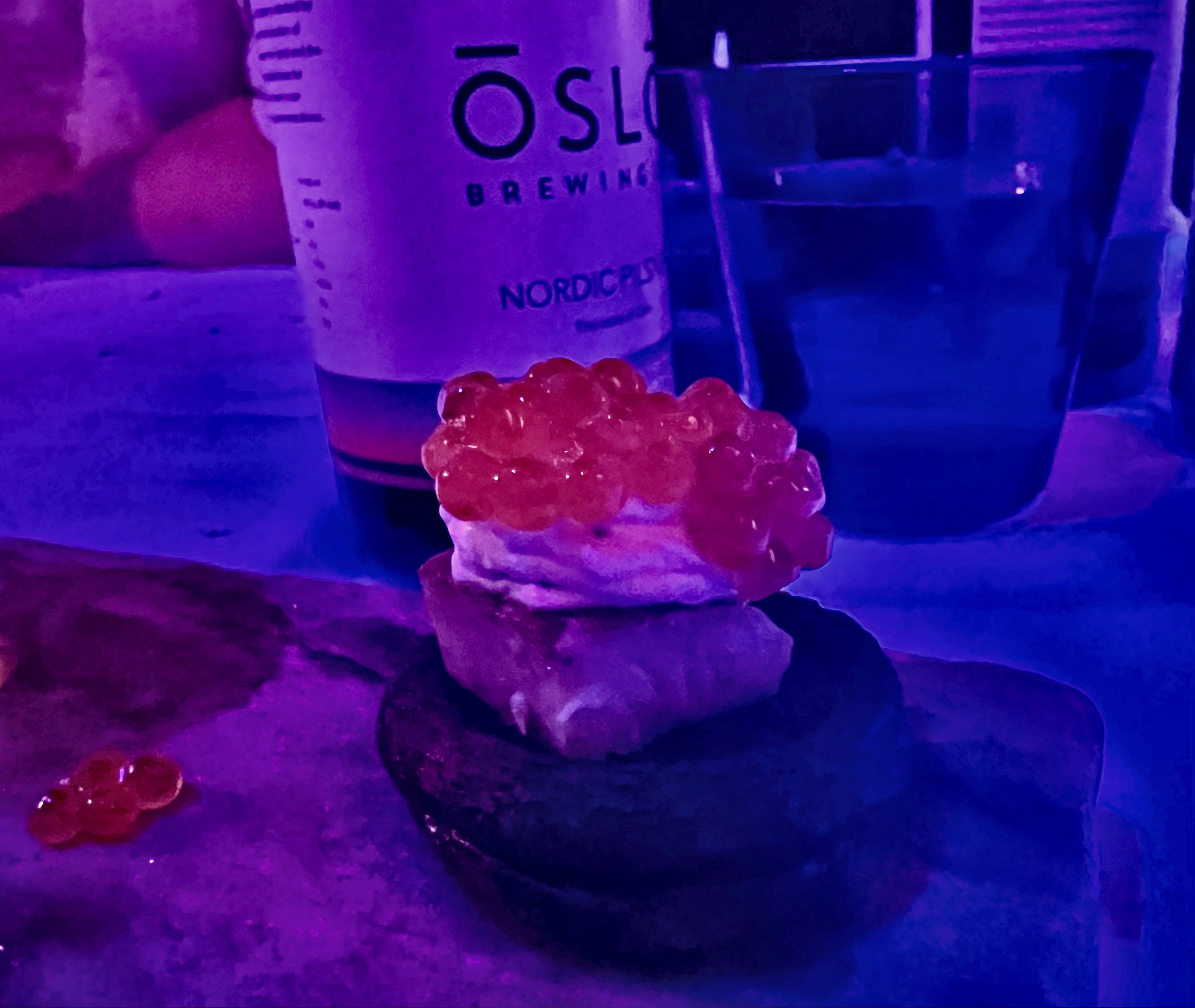 God rett med røkt ål og lakserogn. 