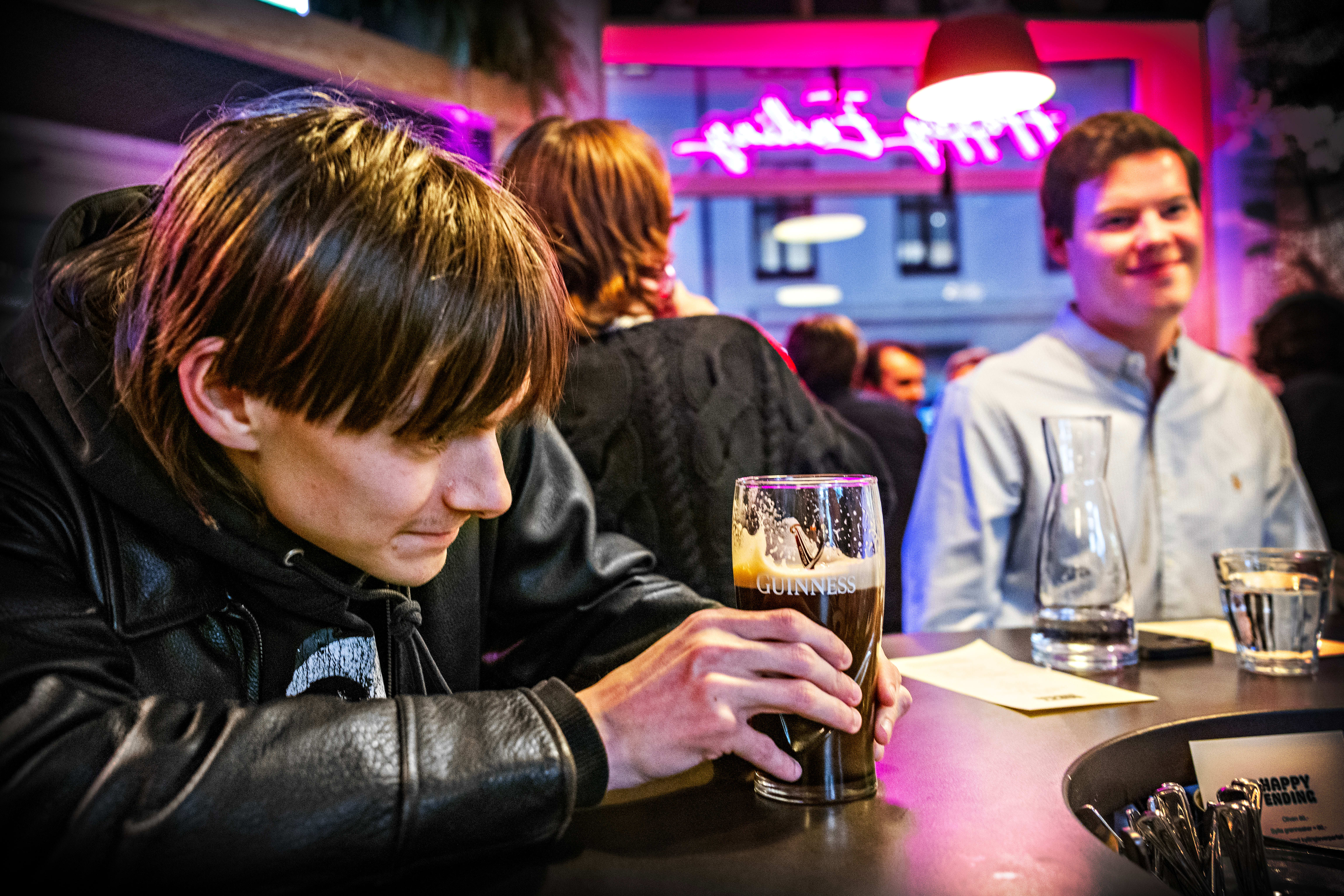 Petter Pryser var blant dem som tok seg en Guinness i baren på Happy ending onsdag denne uken.