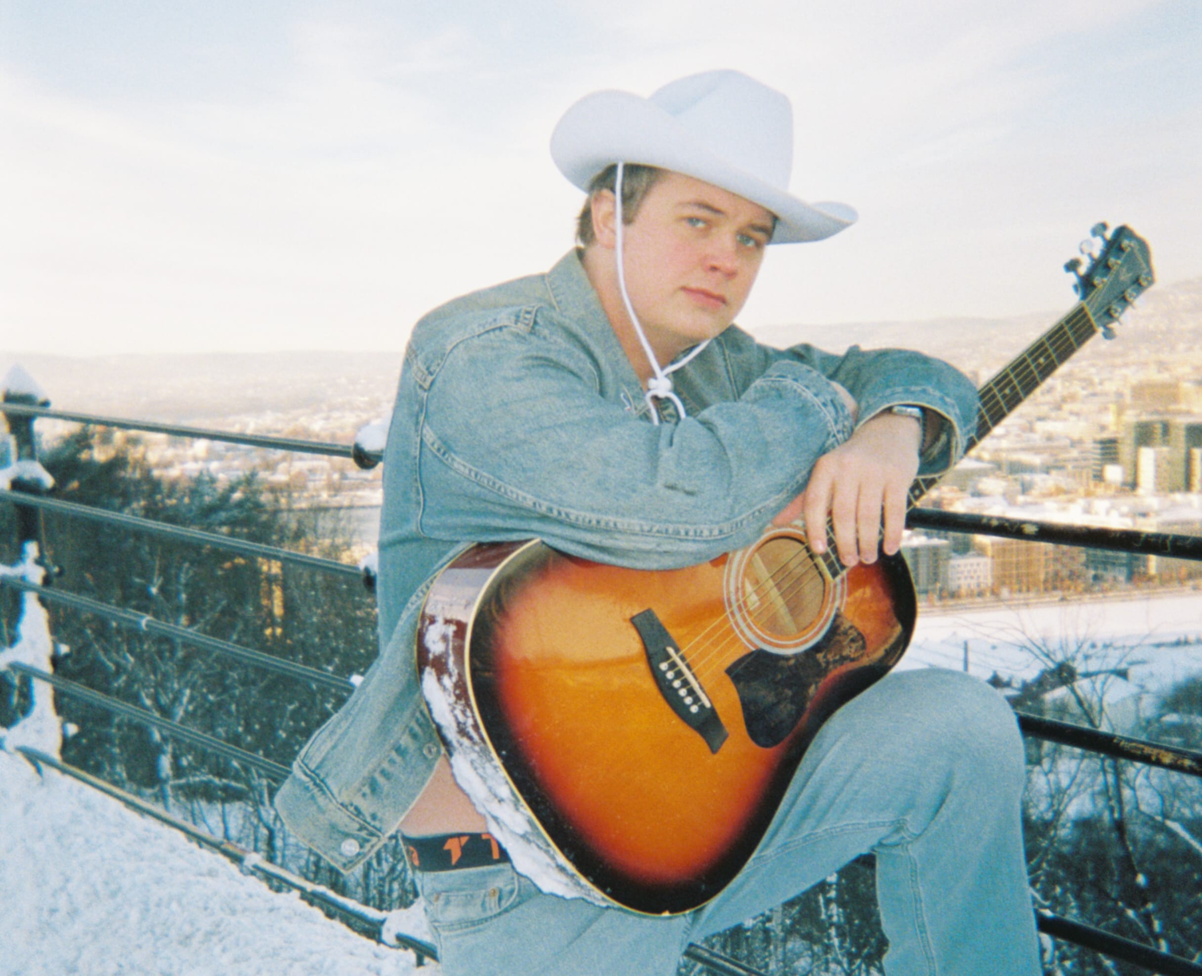 Per Áki Sigurdsson Kvikne har spilt under artistnavnet «Kjartan Lauritzen» i ti år nå.