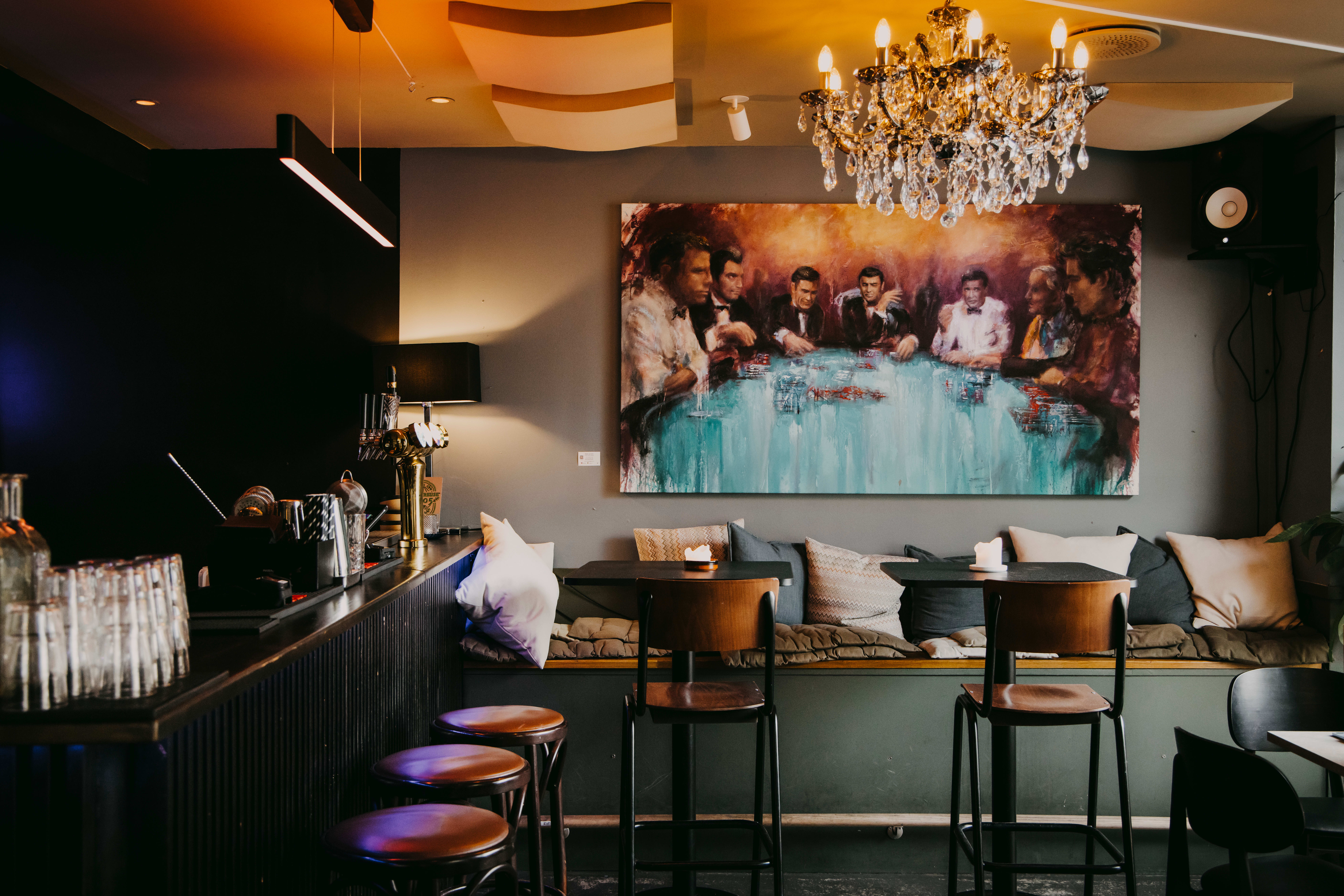 Et bilde (på veggen) sier mer enn tusen ord.