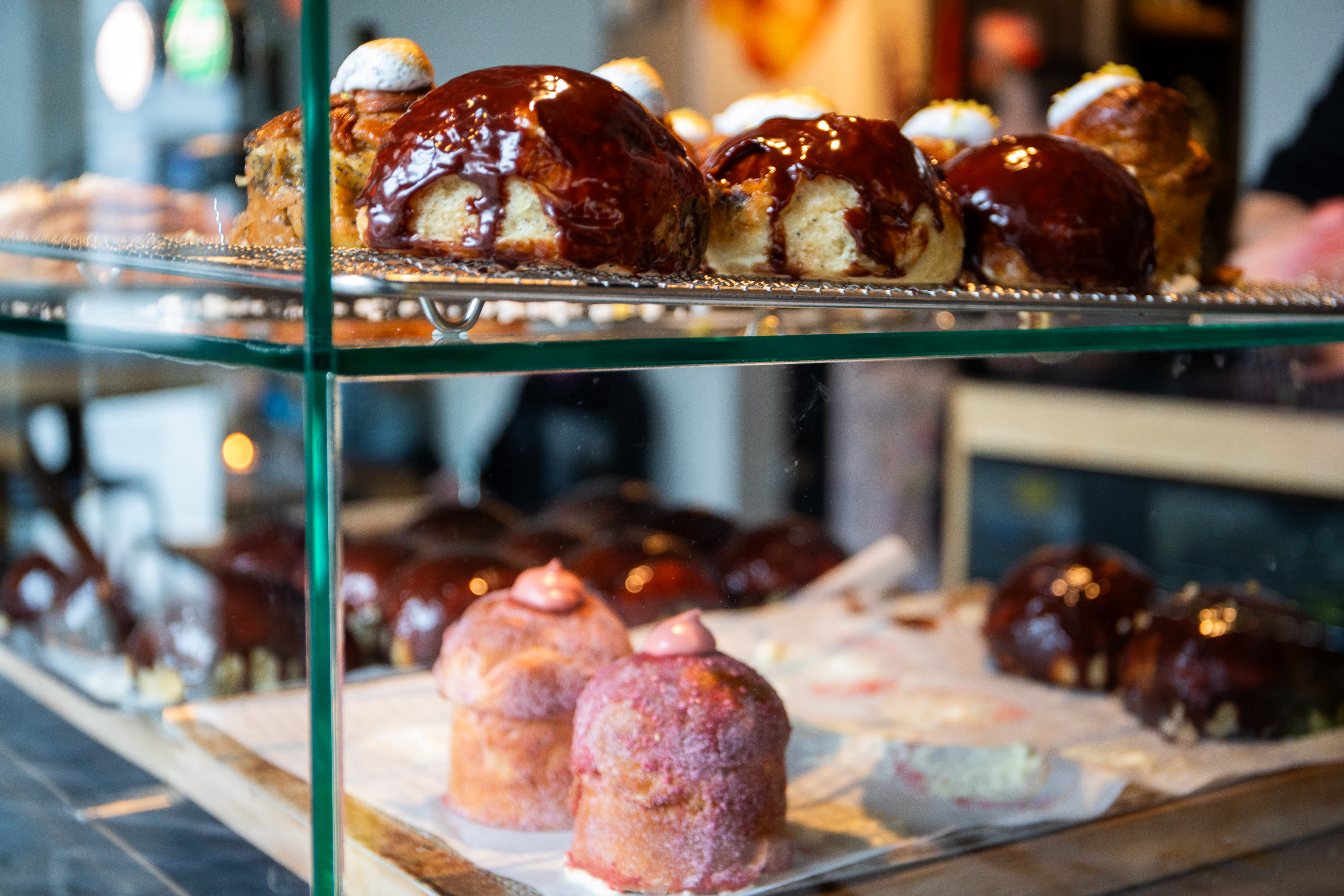 Folk har i ukevis stått i kø for å smake bollene på Lille Betong. 