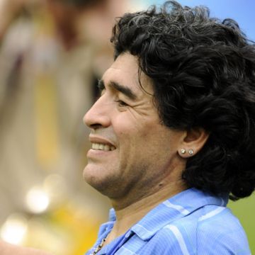 Maradona forlater trenerjobb etter to måneder